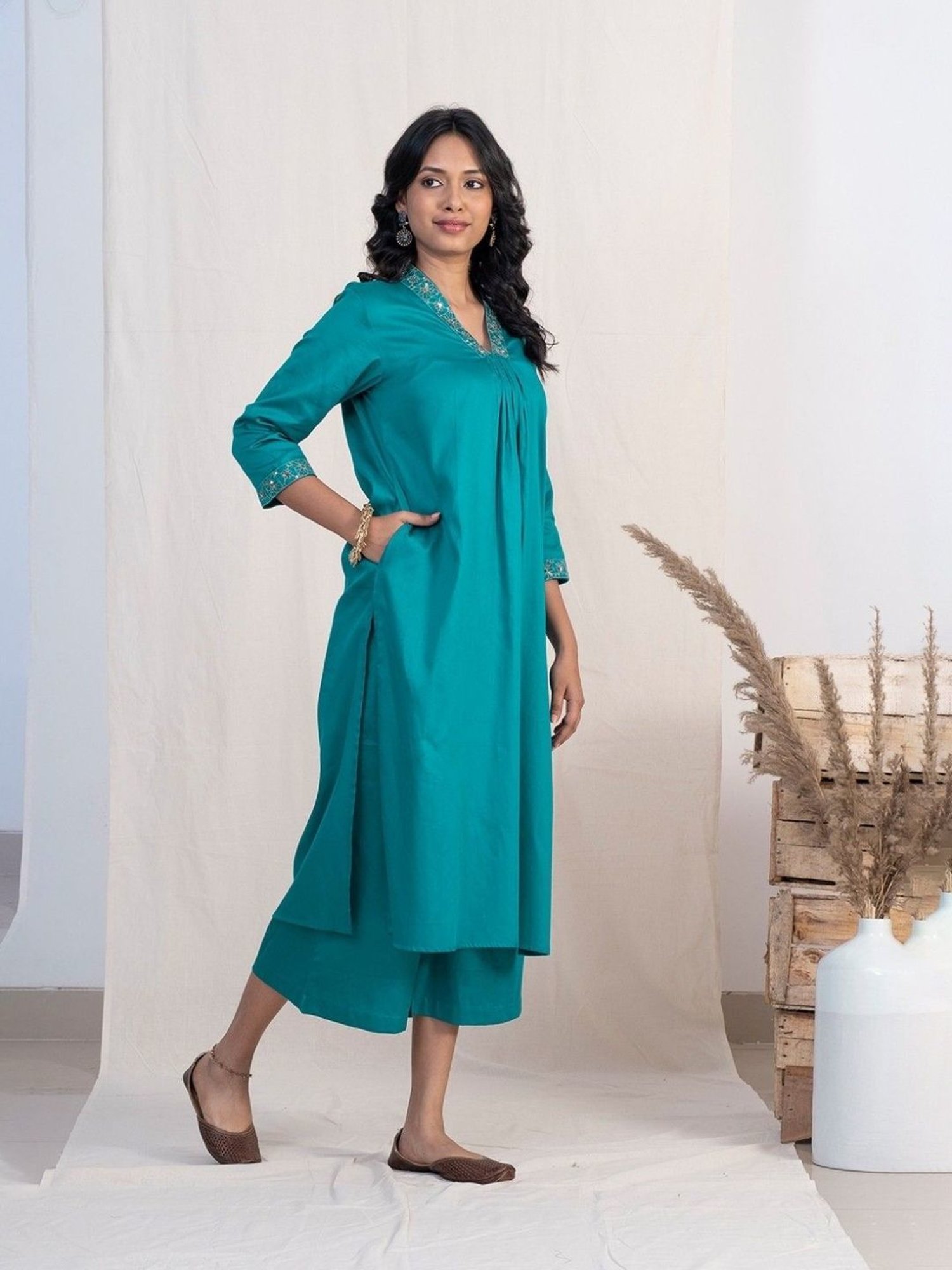 Akiso Jashn Blue V Neck Multiple Pleats Kurta