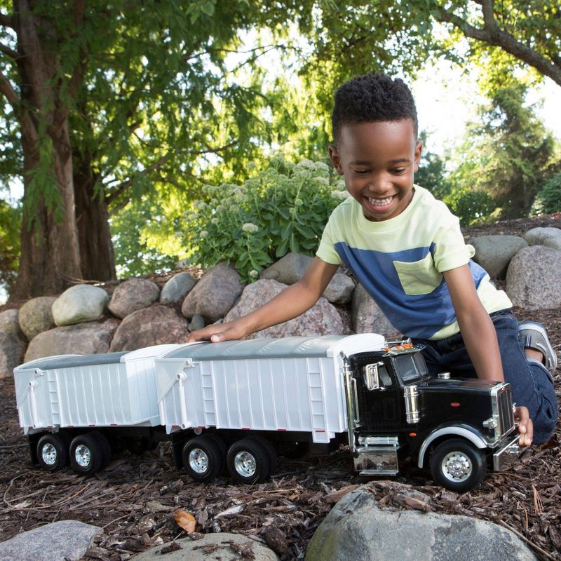 TOMY Big Farm Lights & Sounds Peterbilt 1:16 Model 367 Straight Truck