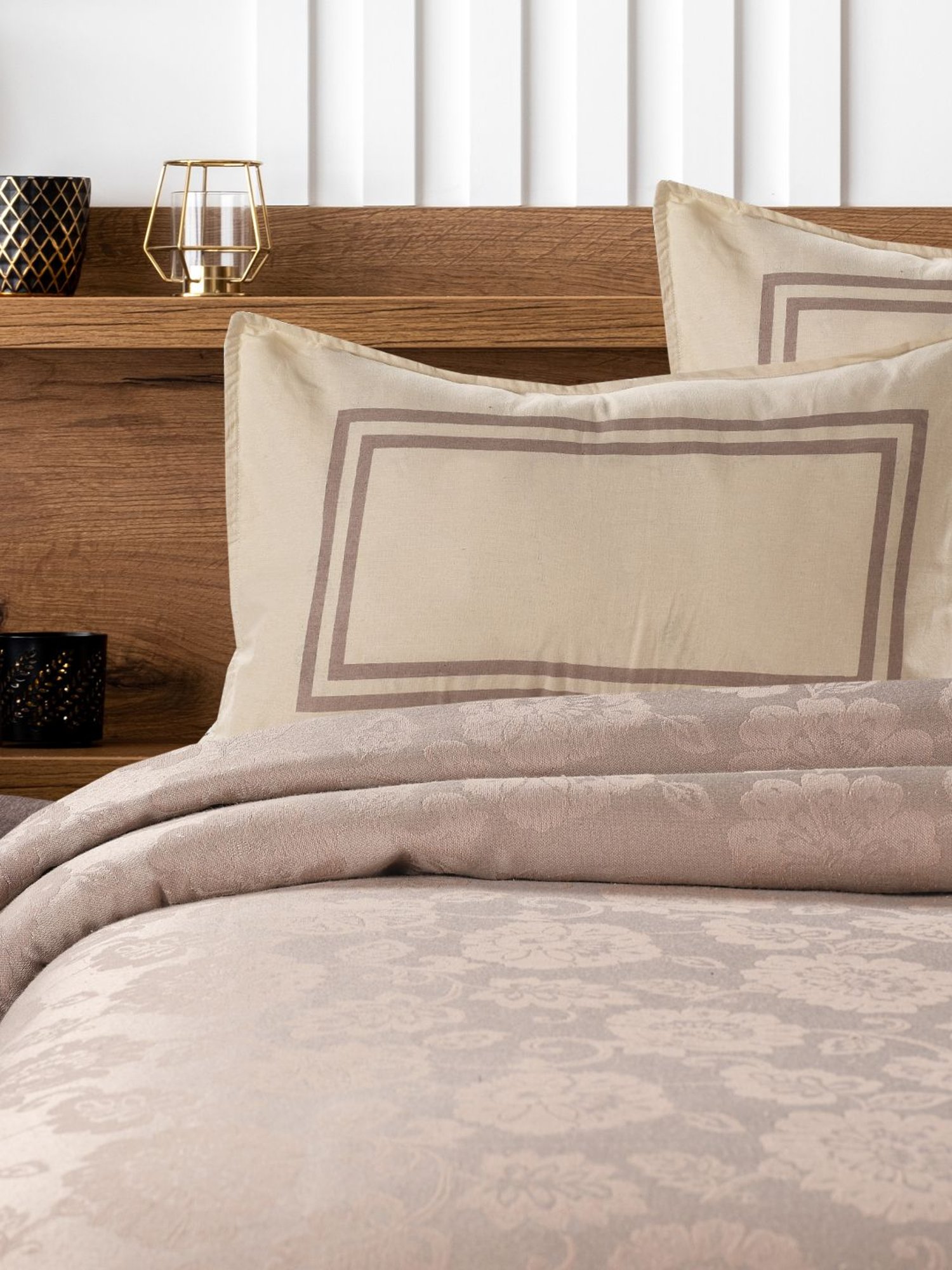 Saral Home Abstract Beige 155 TC Cotton King Sized Bed Sheet with 2 Pillow Covers