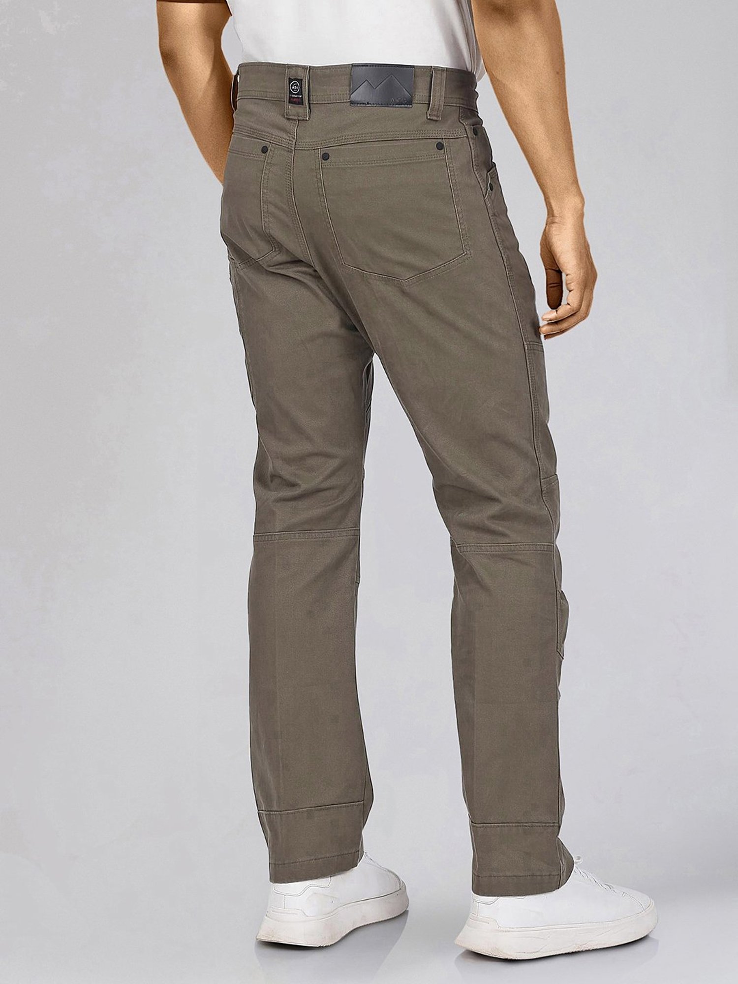 Wrangler Brown Straight Fit Solid Trousers