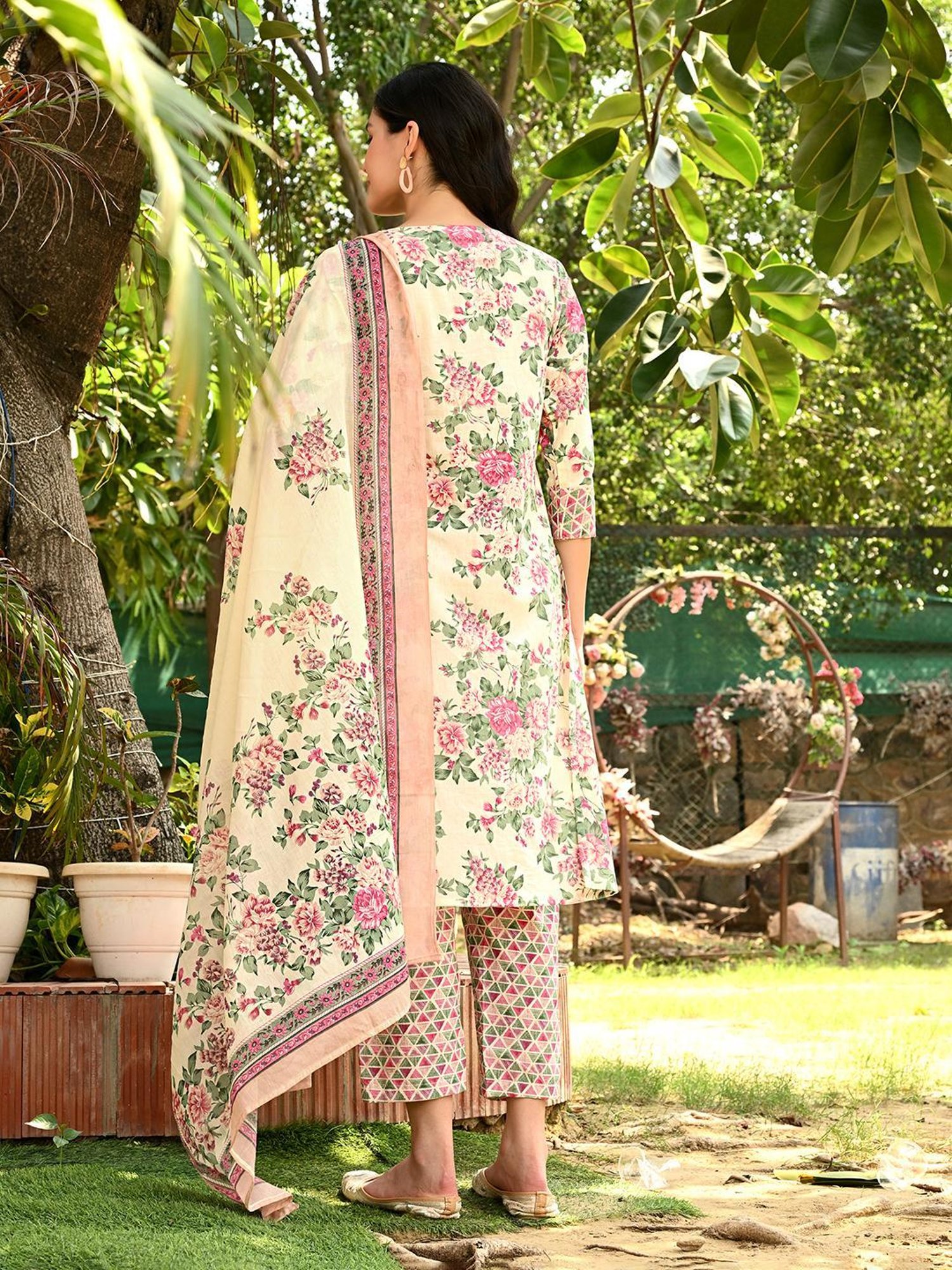 DECKEDUP Cream & Pink Floral Print Kurta With Pants & Dupatta