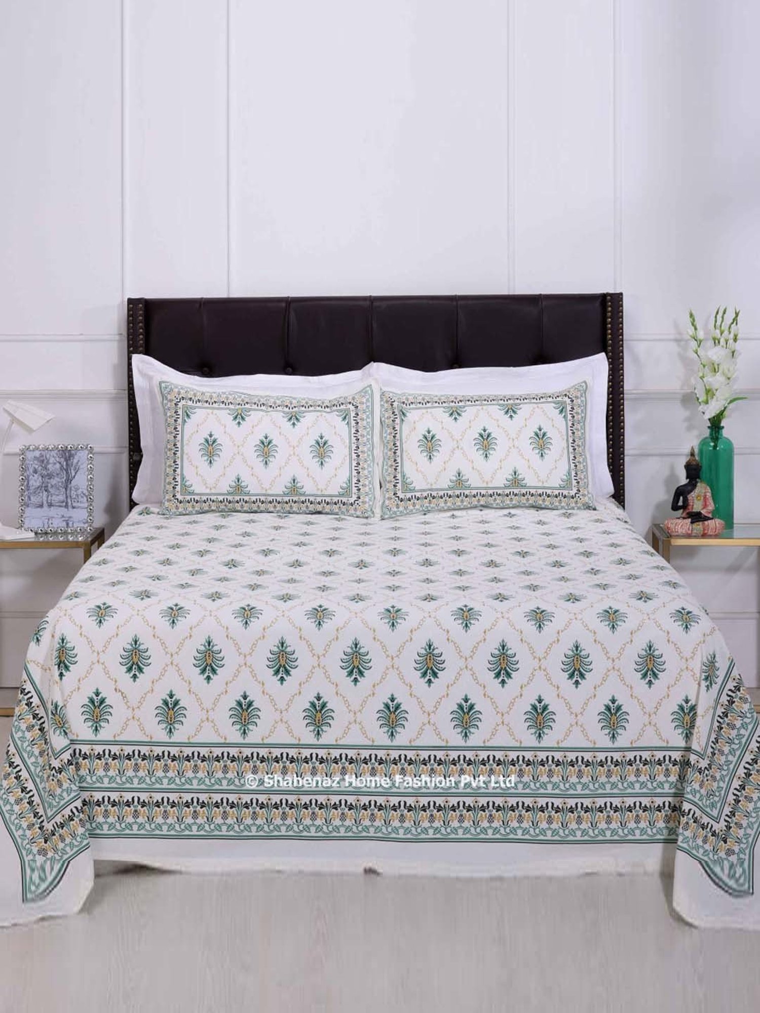 Shahenaz Green 120 TC Cotton Pineapple Jaal Luxury Double Bedsheet with 2 Pillow Covers