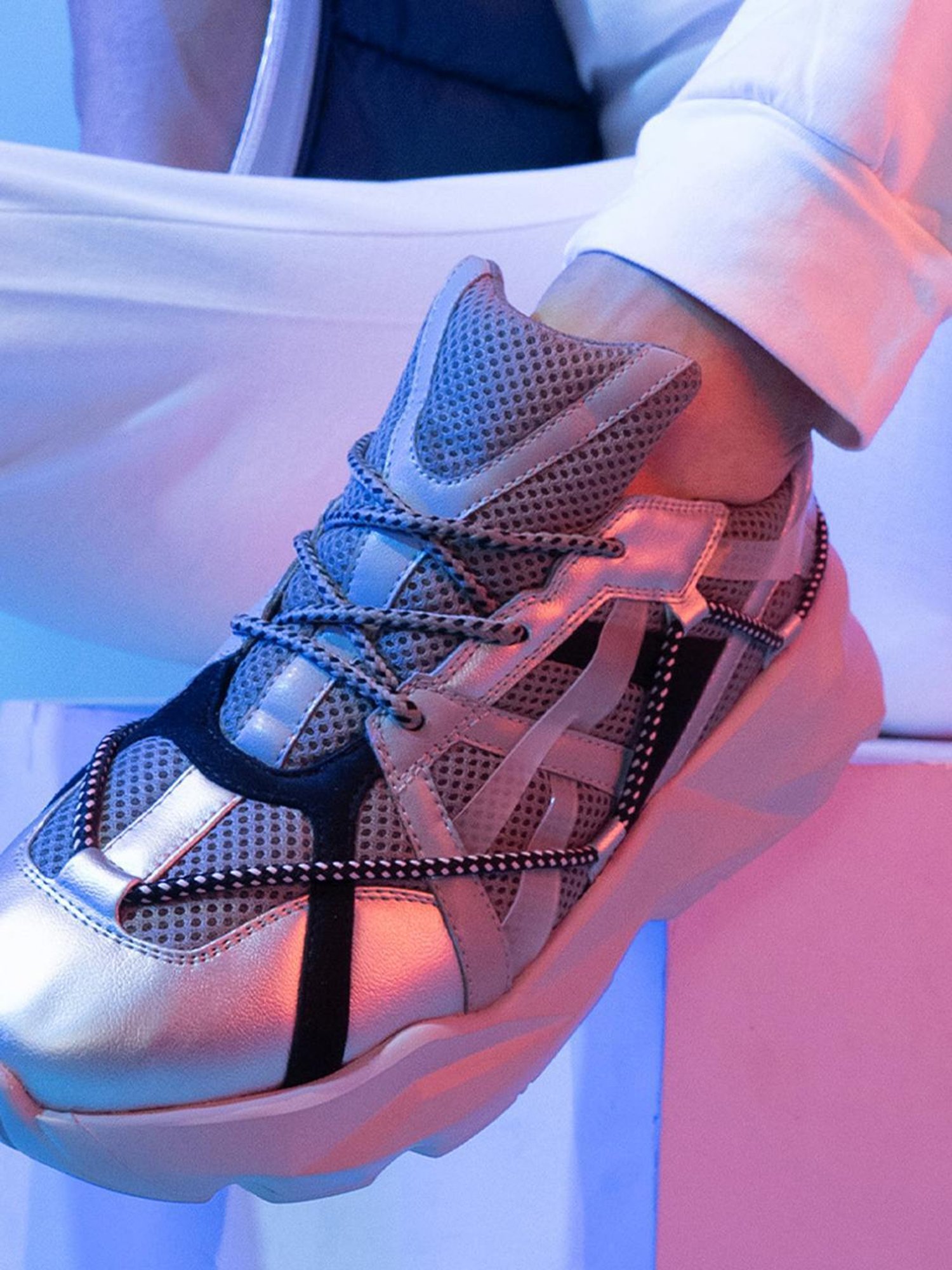 7-10 Men's Grey & Silver Elevate Street Sneakers