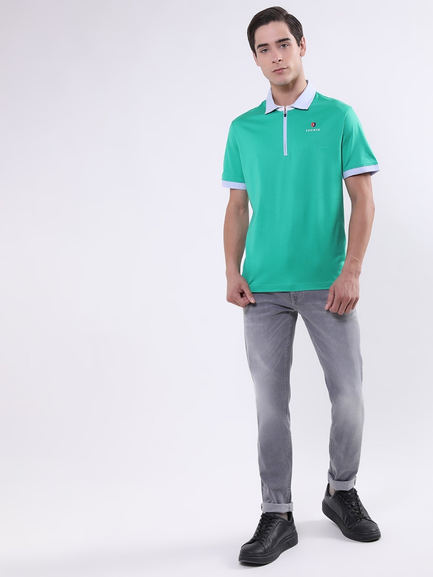 Iconic Men Colourblocked Regular Fit Cotton T-shirt