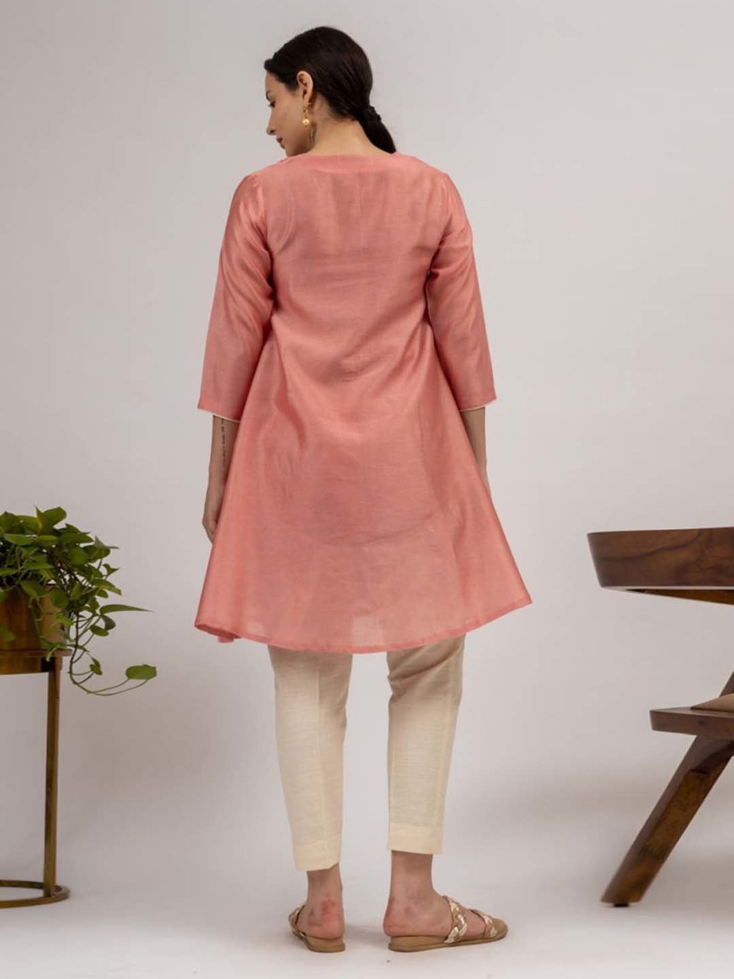 Mushio Pink Nina Hand Embroiderd Chanderi Silk Kurta With Slip