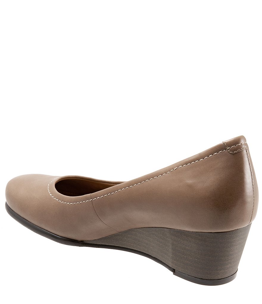 Trotters Winnie Leather Wedge Pumps