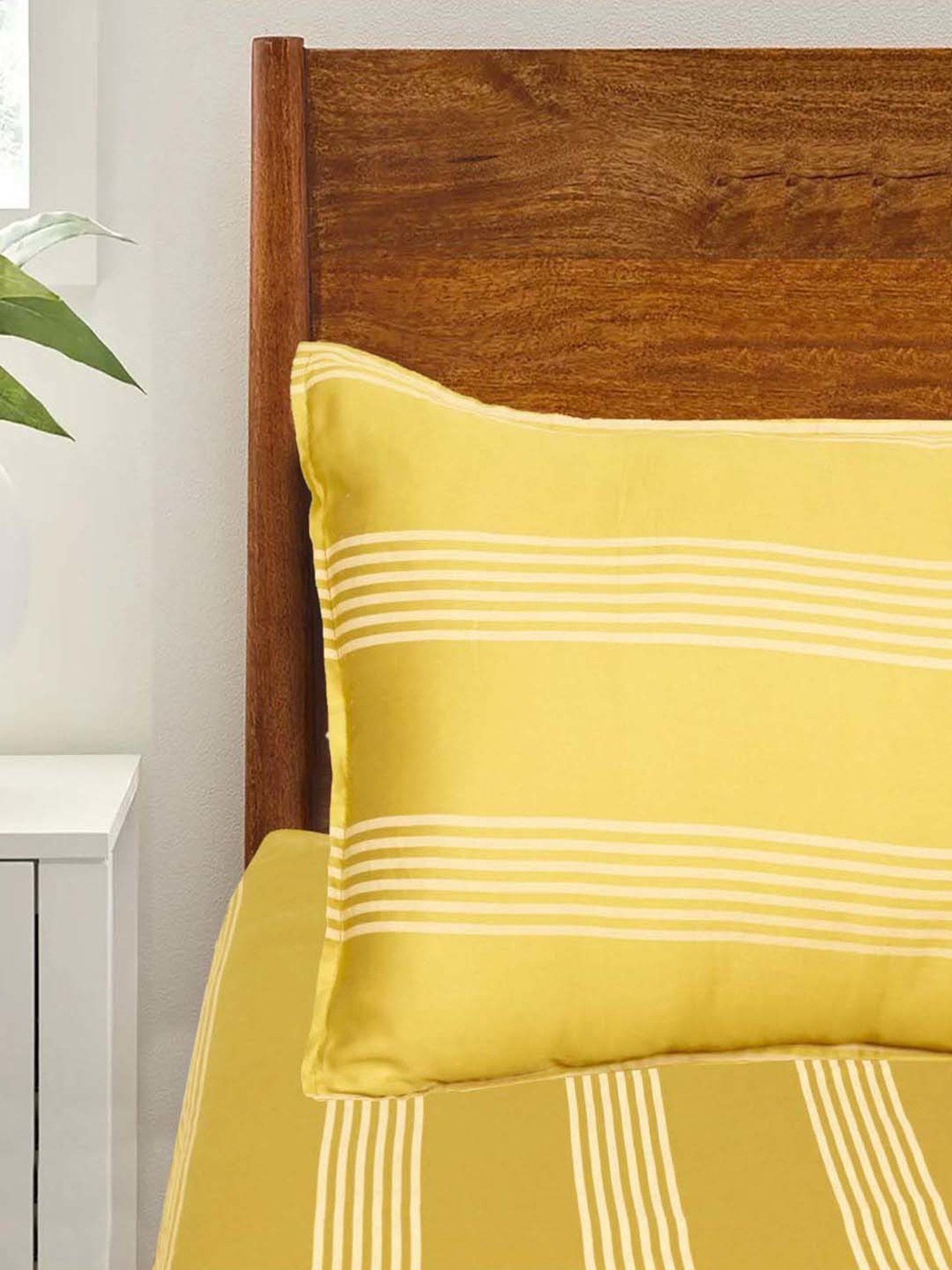 Saral Home Easy Living Yellow Cotton Dhari Soft Self Pattern Queen Bed Sheet With Pillow Covers