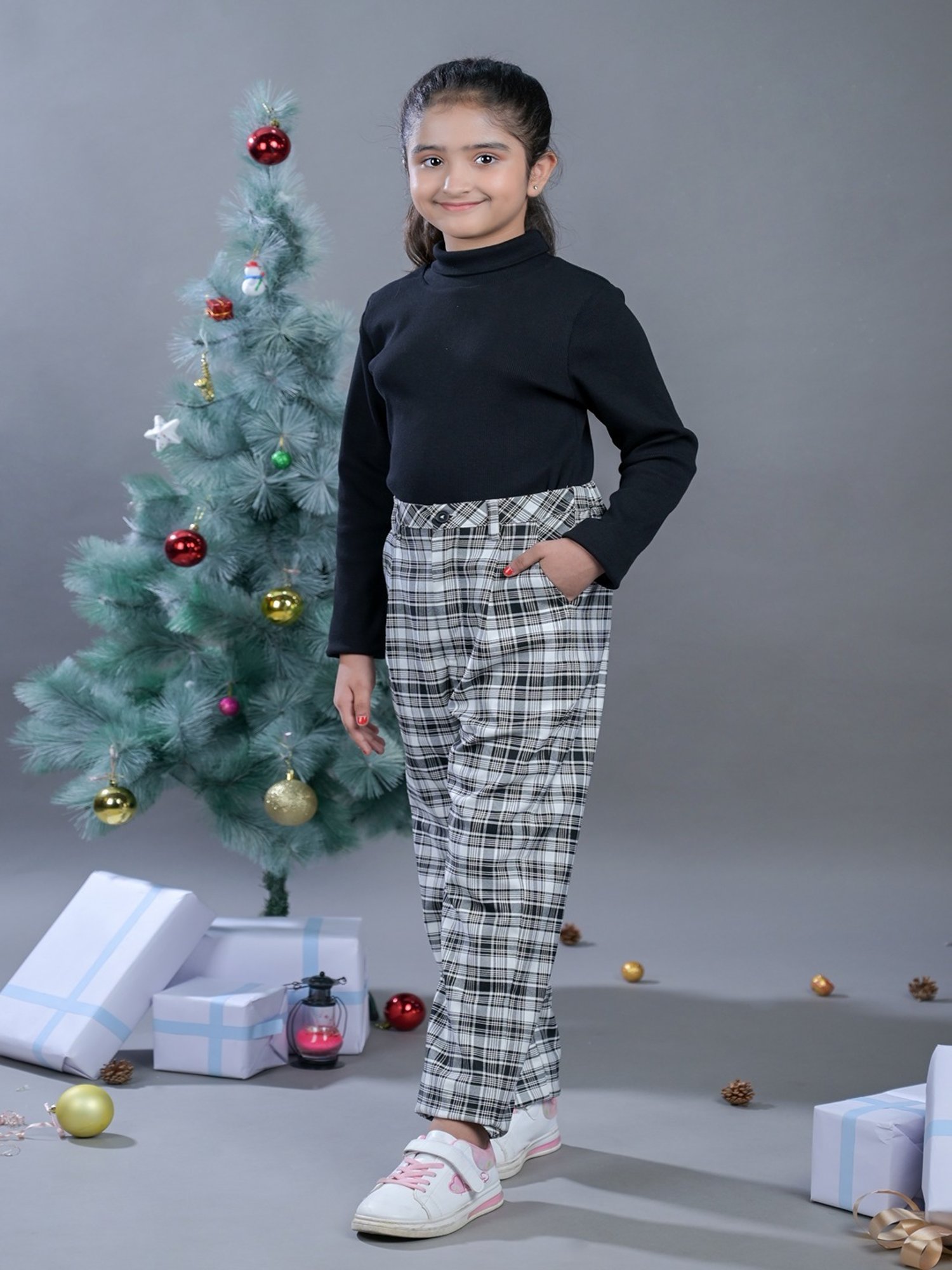 Budding Bees Kids Black Checks Full Sleeves T-Shirt with Pants