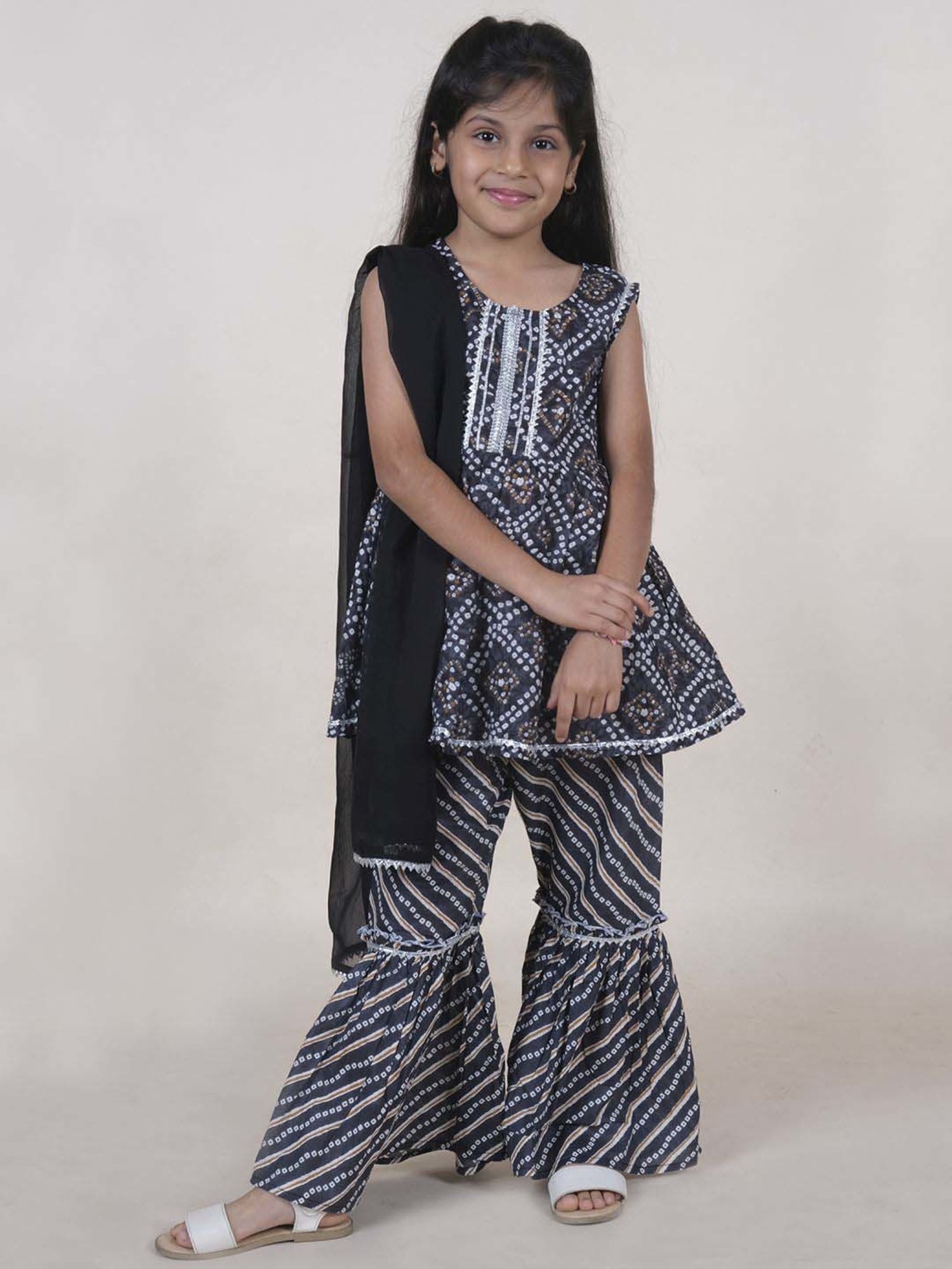 Kiddopanti Girls Black & White Cotton Printed Suit Sets