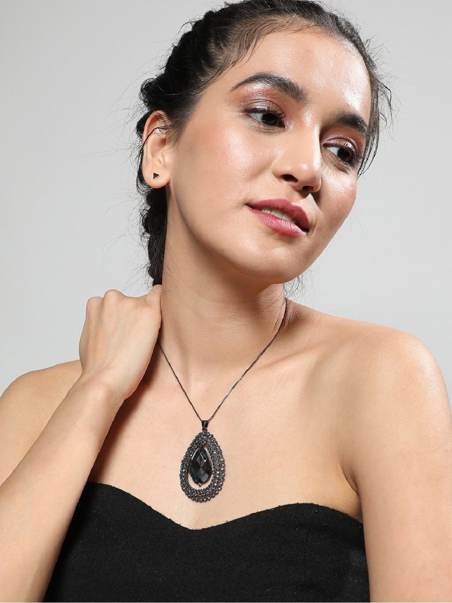 Sohi women's victorian velvet pendant charcoal black