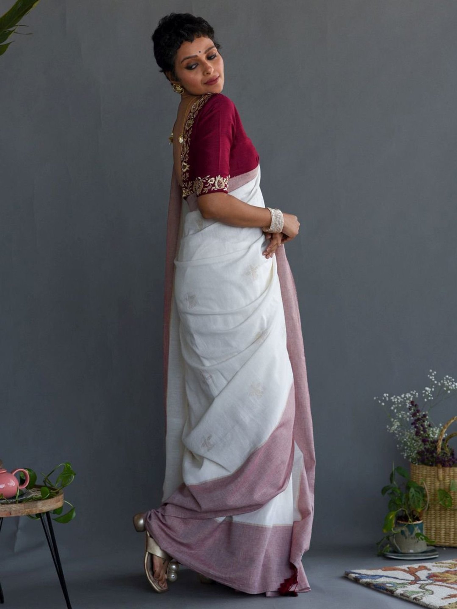 Suta Off-White Cotton Woven Saree Without Blouse