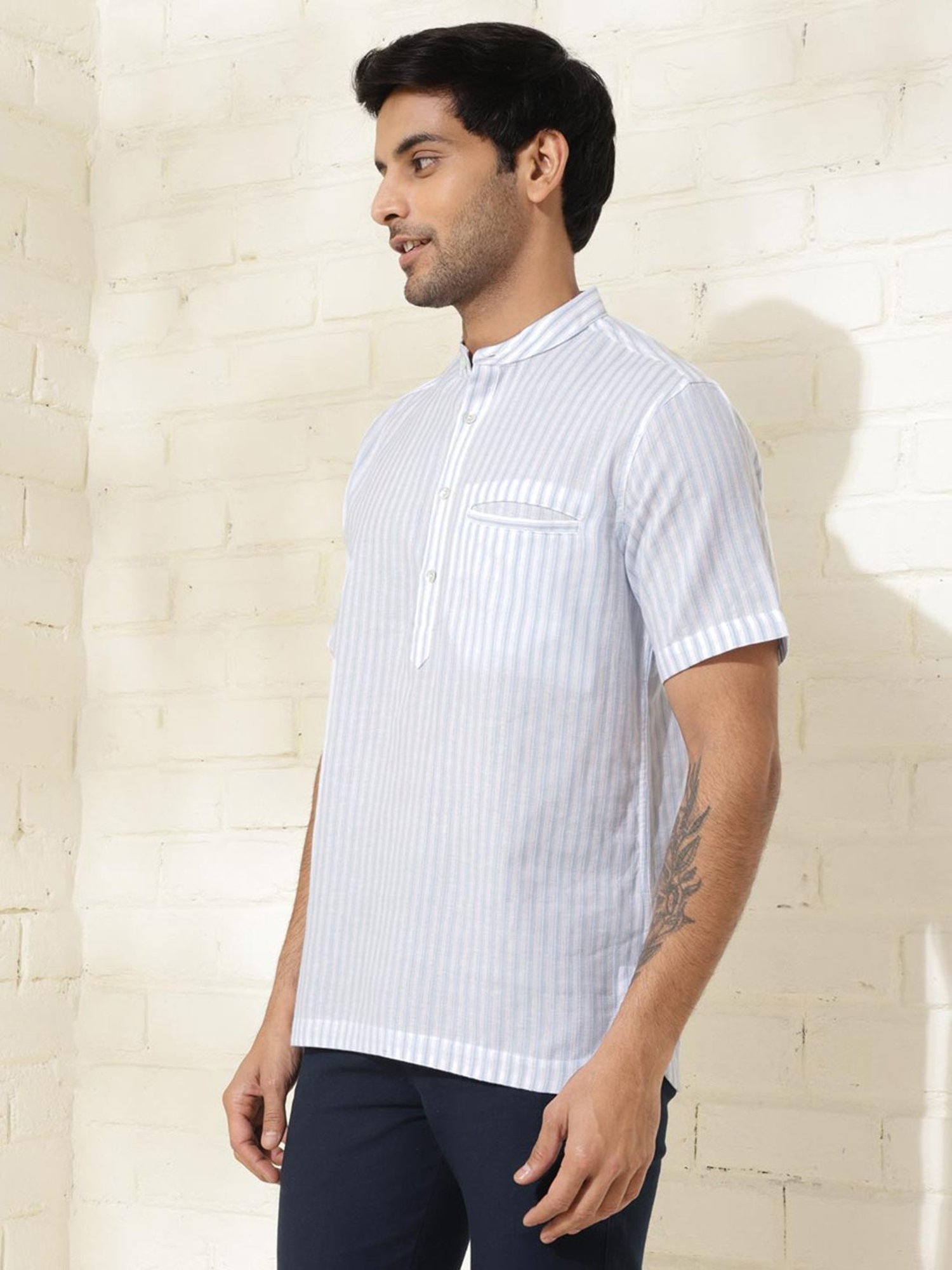 Fabindia White & Blue Slim Fit Self Design Short Kurta