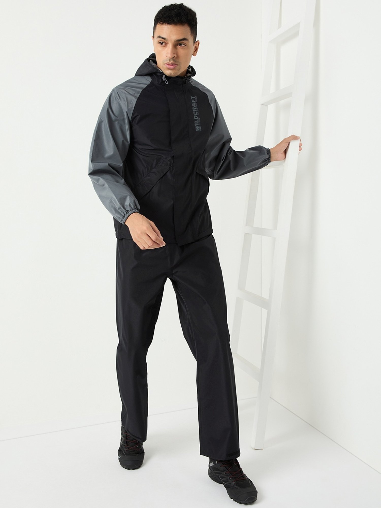 Wildcraft Black & Dark Grey Regular Fit Colour Block Raincoat Set