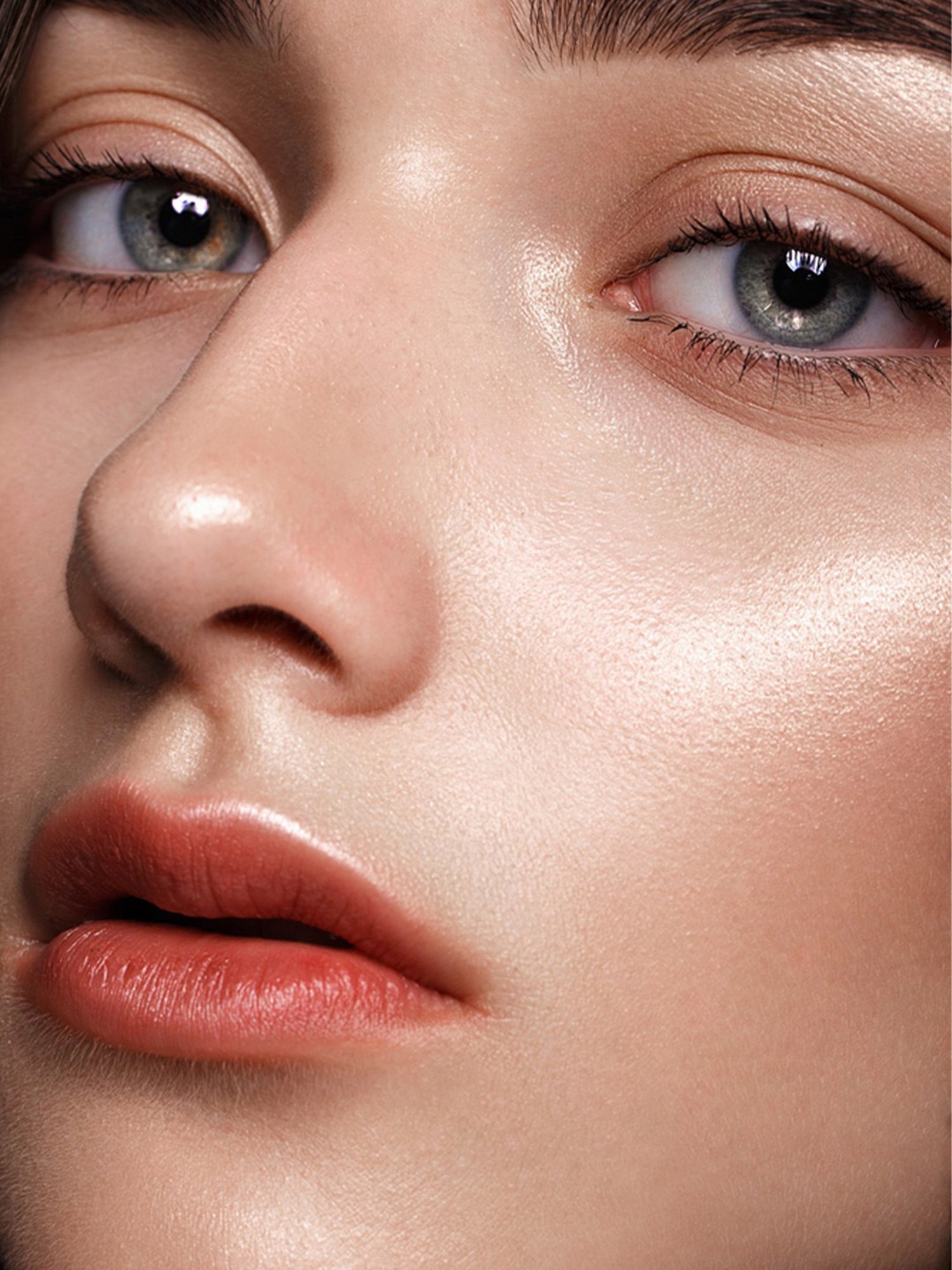 L.A. Girl Lip Attraction Lipstick Cinnabun - 3.2 gm