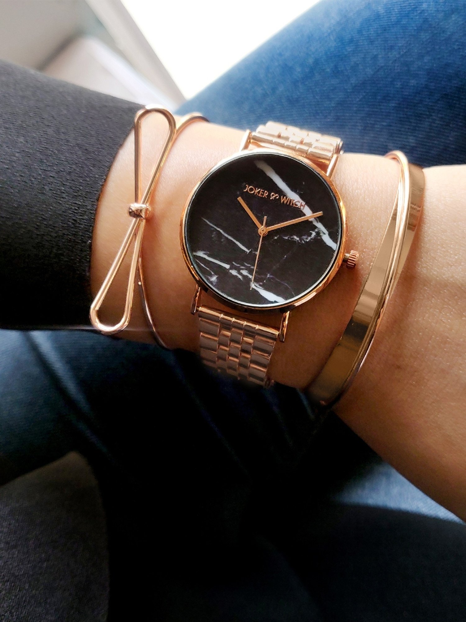 Joker & WItch JWBS157 Analog Watch for Women With Bracelet