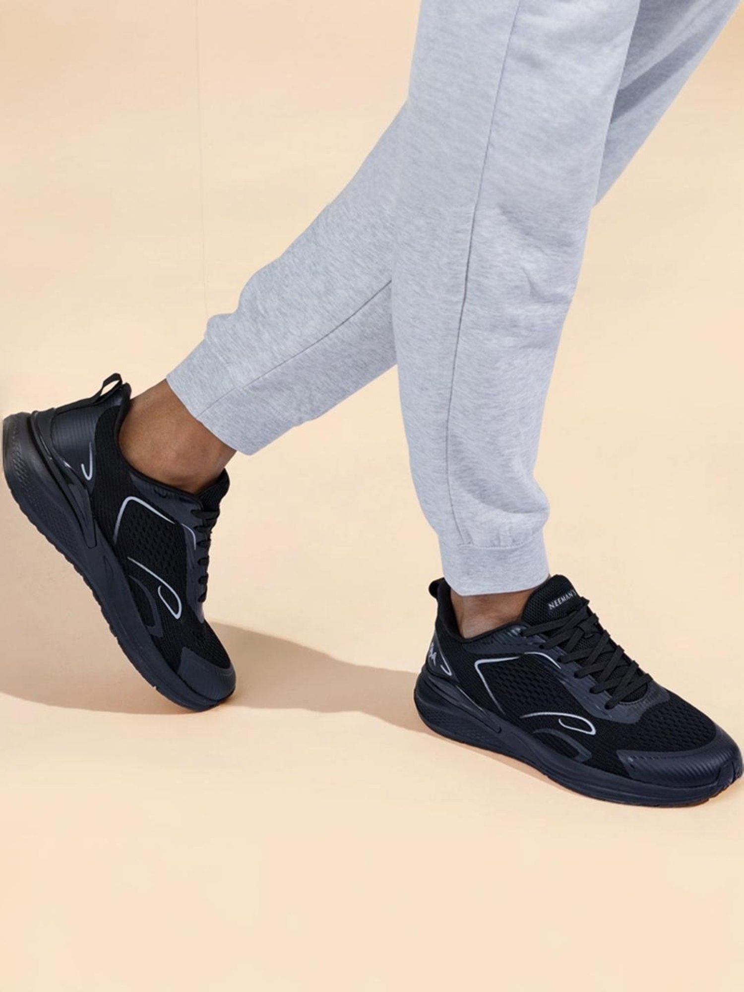 Neemans Men's Daily Movers Black Training Shoes