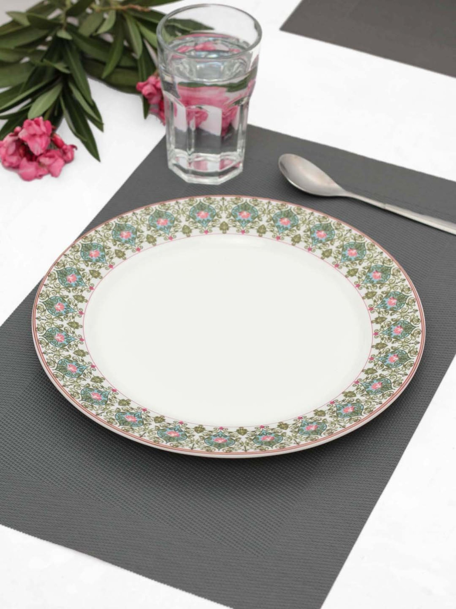 Pure Home and Living Transparent Glass Textured Dinner Plates