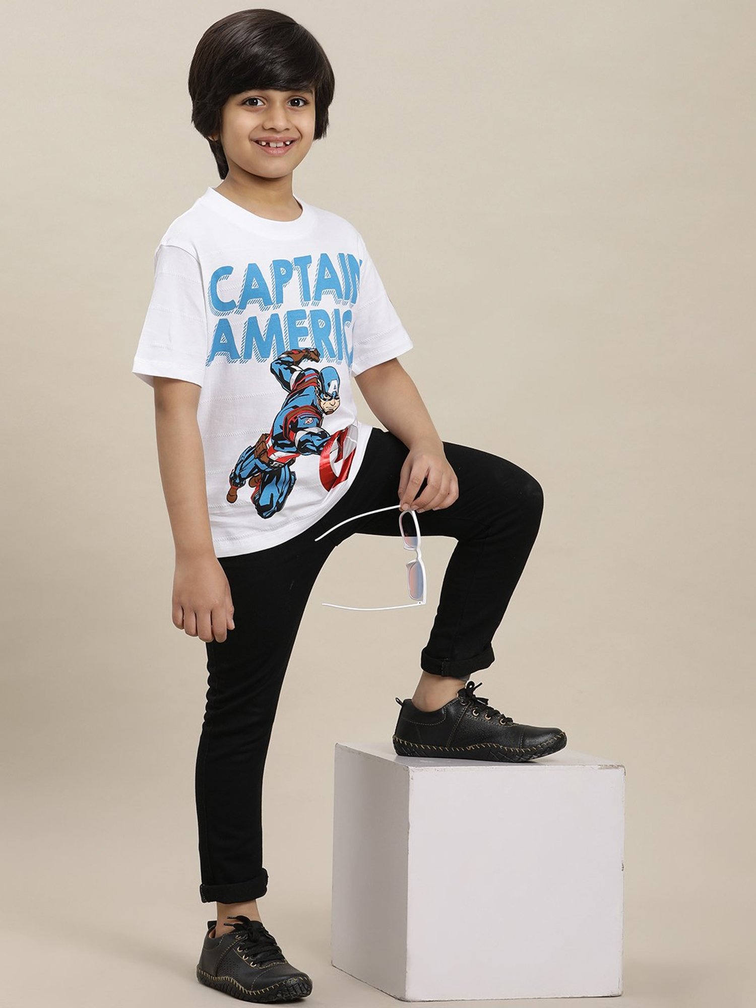 Kidsville Captain America Printed Regular Fit Off White T-Shirt For Boys