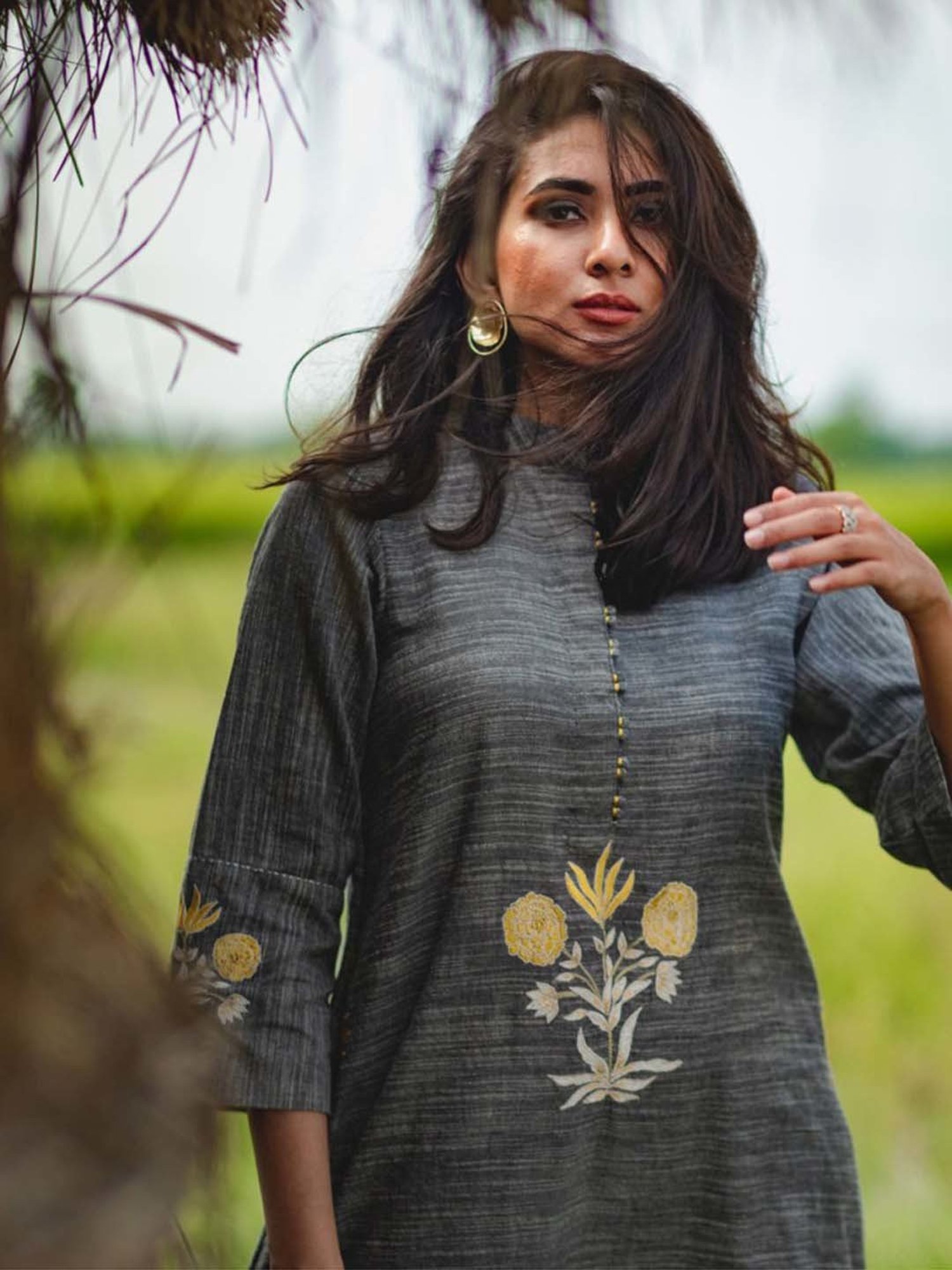 Mushio Grey Taabiir Embroidered Handwoven Slub Cotton Kurta With Pockets