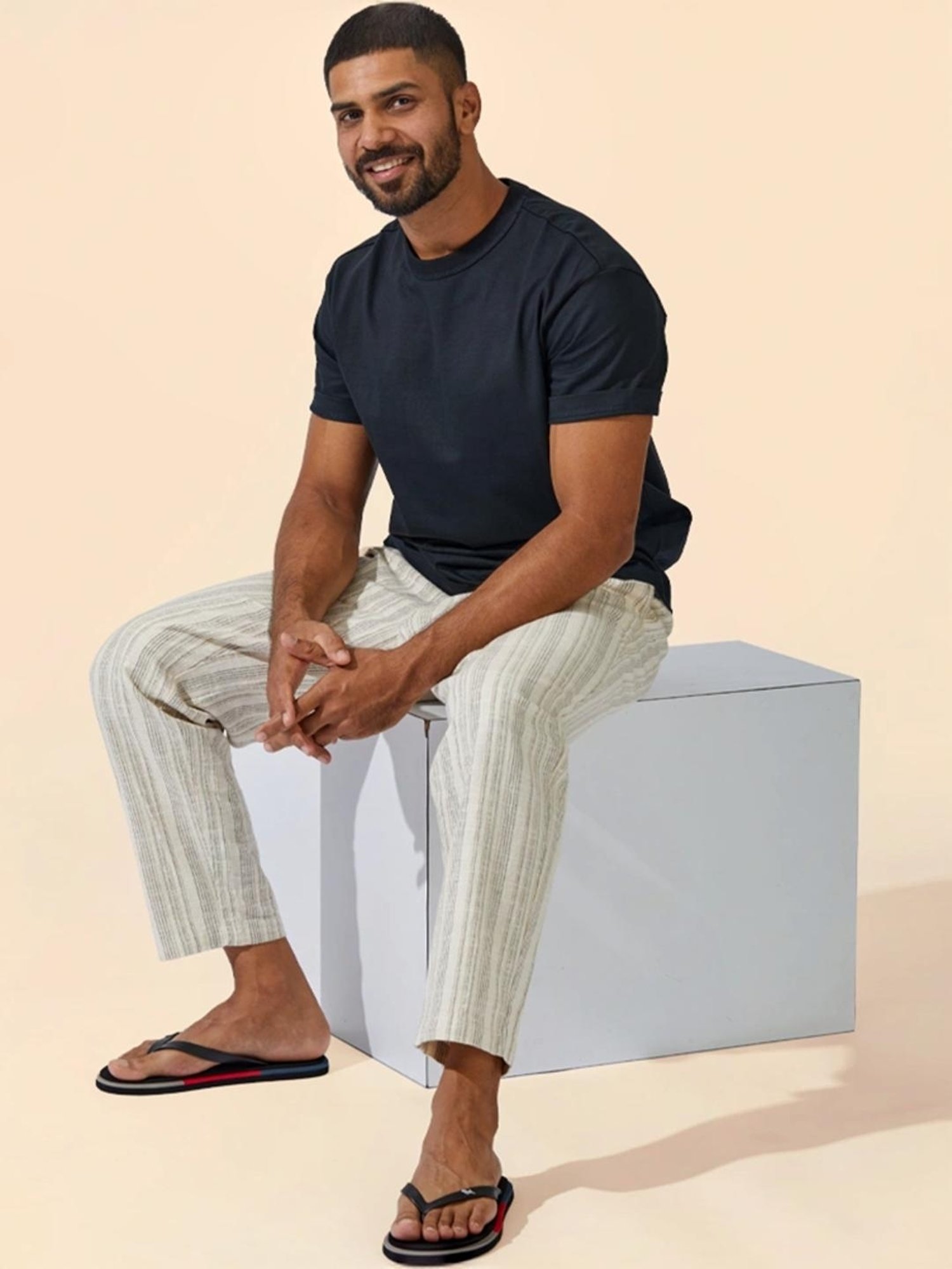 Neemans Men's Recreation Black Flip Flops