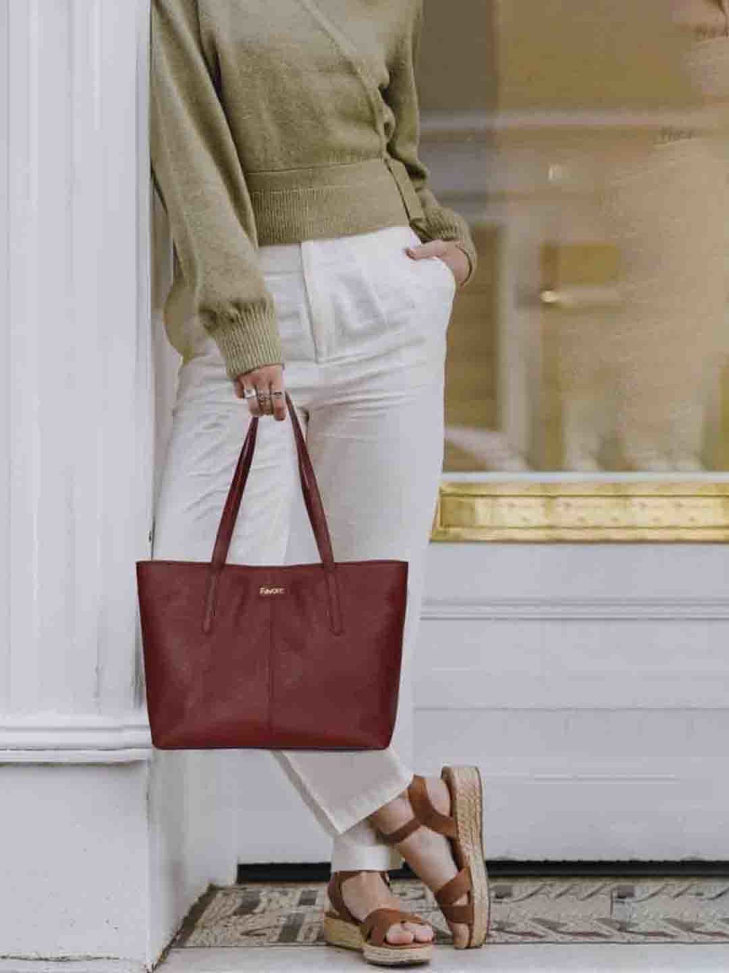 Favore Red Solid Medium Tote Handbag