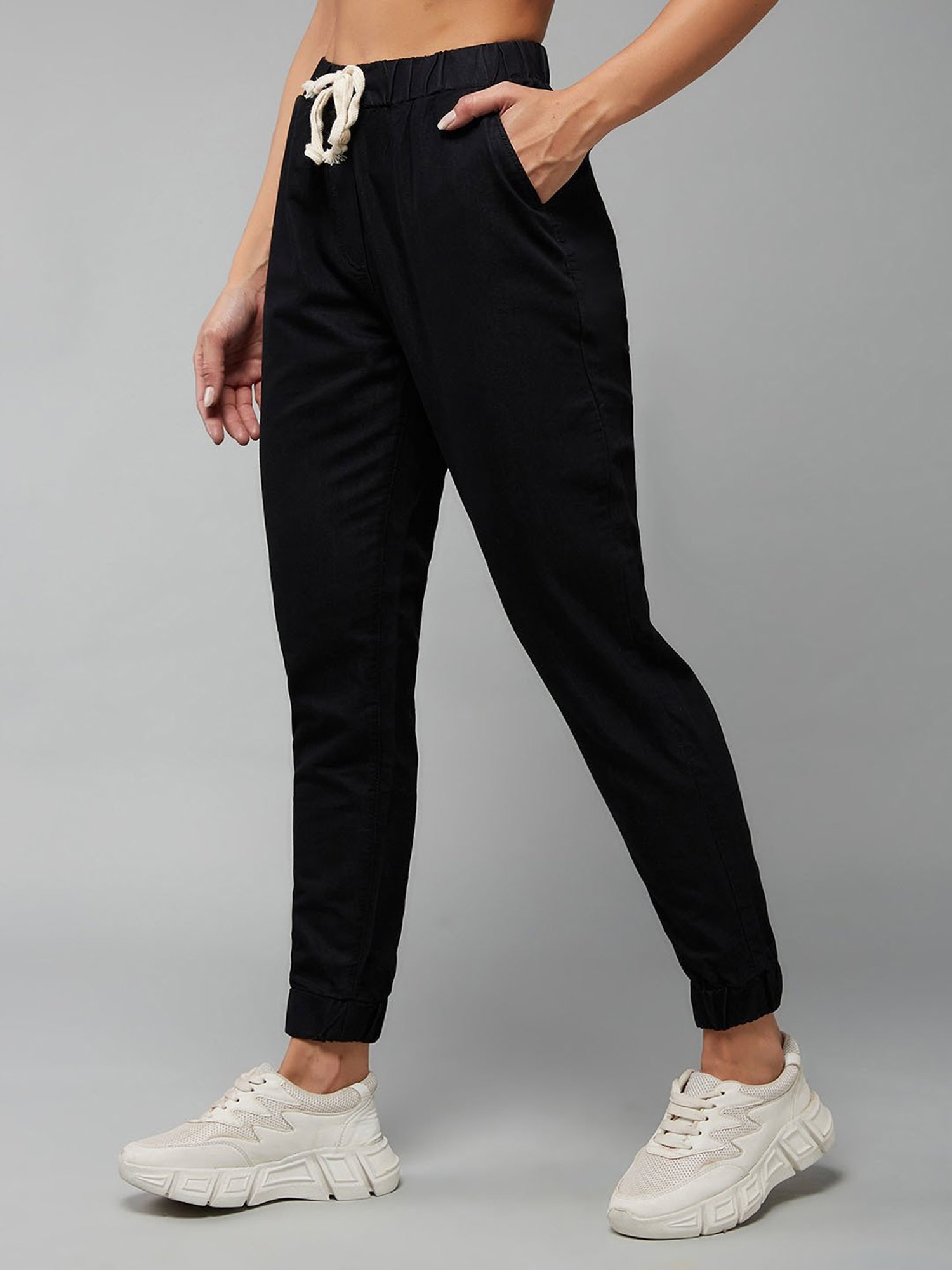 DOLCE CRUDO Black Denim Regular Fit Mid Rise Joggers