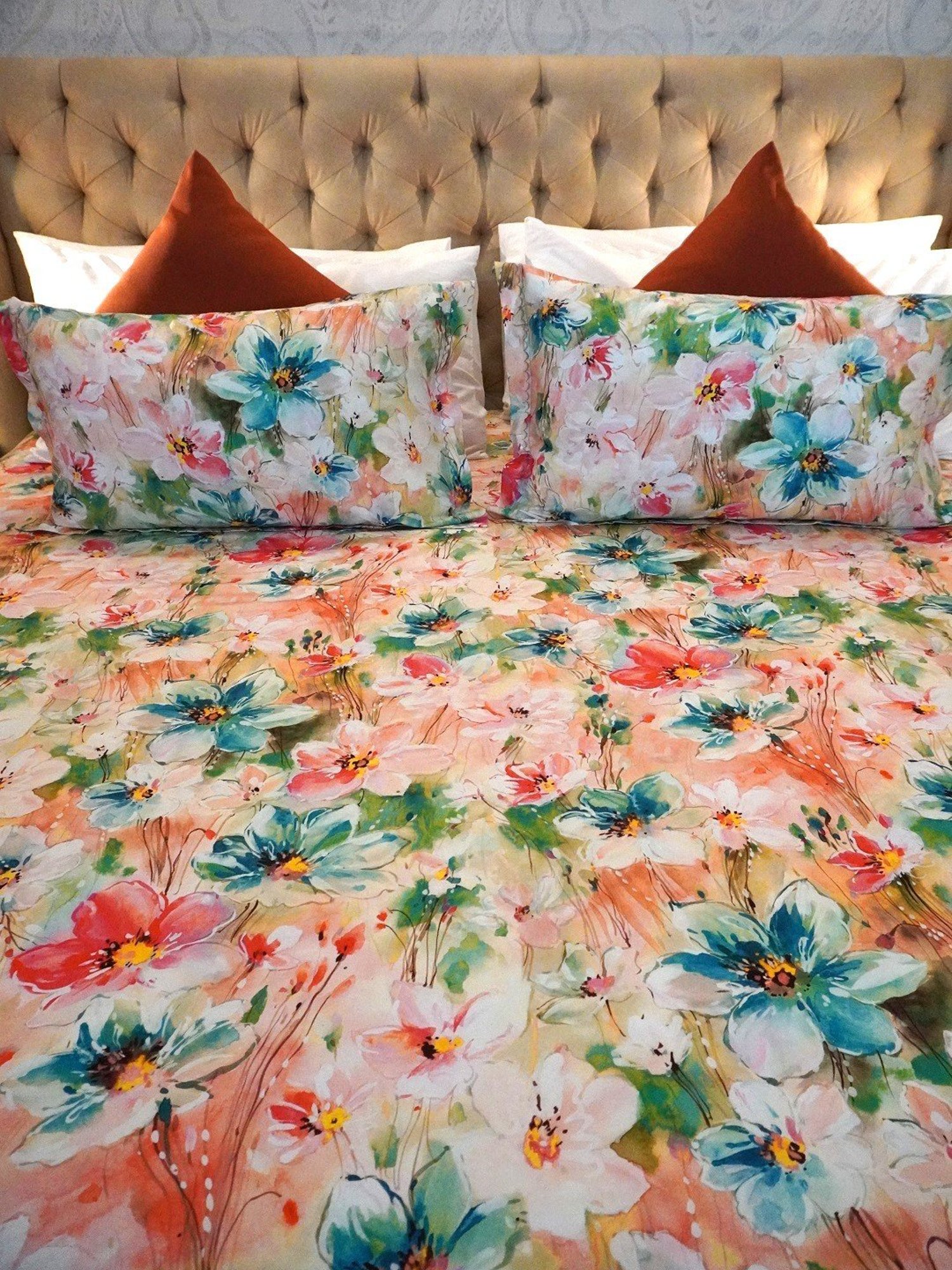 TARA Sparkling Homes Champ de Fluers Multicolor Cotton 350 TC King Bedsheet with 2 Pillow Covers