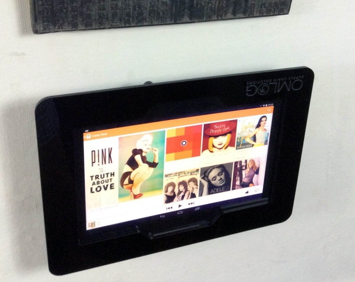 iPad 2/3/4 Black Acrylic Security Enclosure with Wall Mount Kit