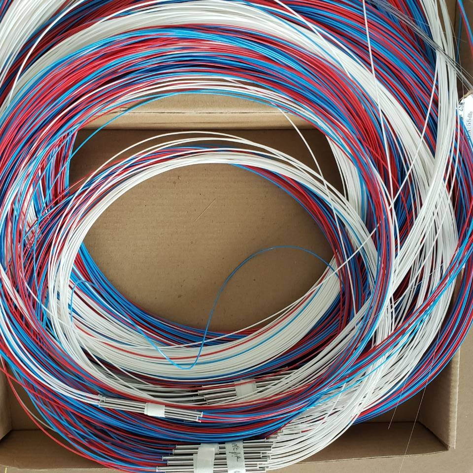 2 Pcs HDMI Splitter 4K@50Hz, avedio links HDMI Splitter 1 in 2 Out, HDMI2.0b Splitter for Dual Monitors Only Duplicate/Mirror Screens, Support HDCP2.2, RGB 4:4:4, 18.5Gbps, Auto Scaling, Full HD 1080P