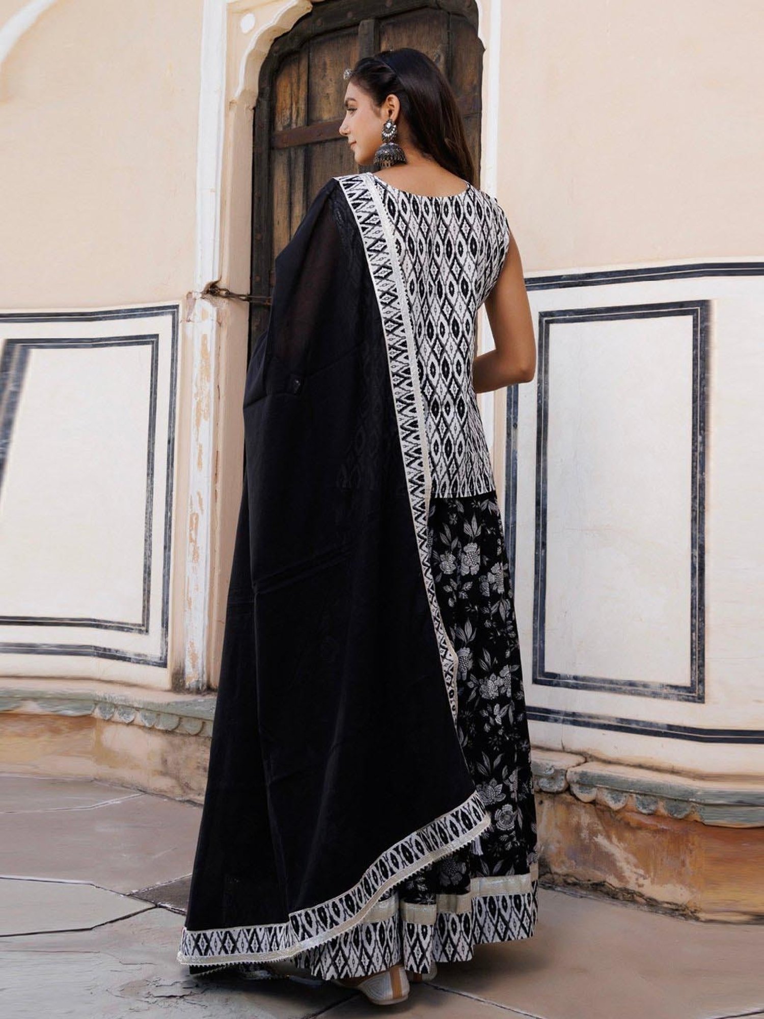 Geroo Jaipur Black-White Pure Cotton Hand Block Printed Skirt Set