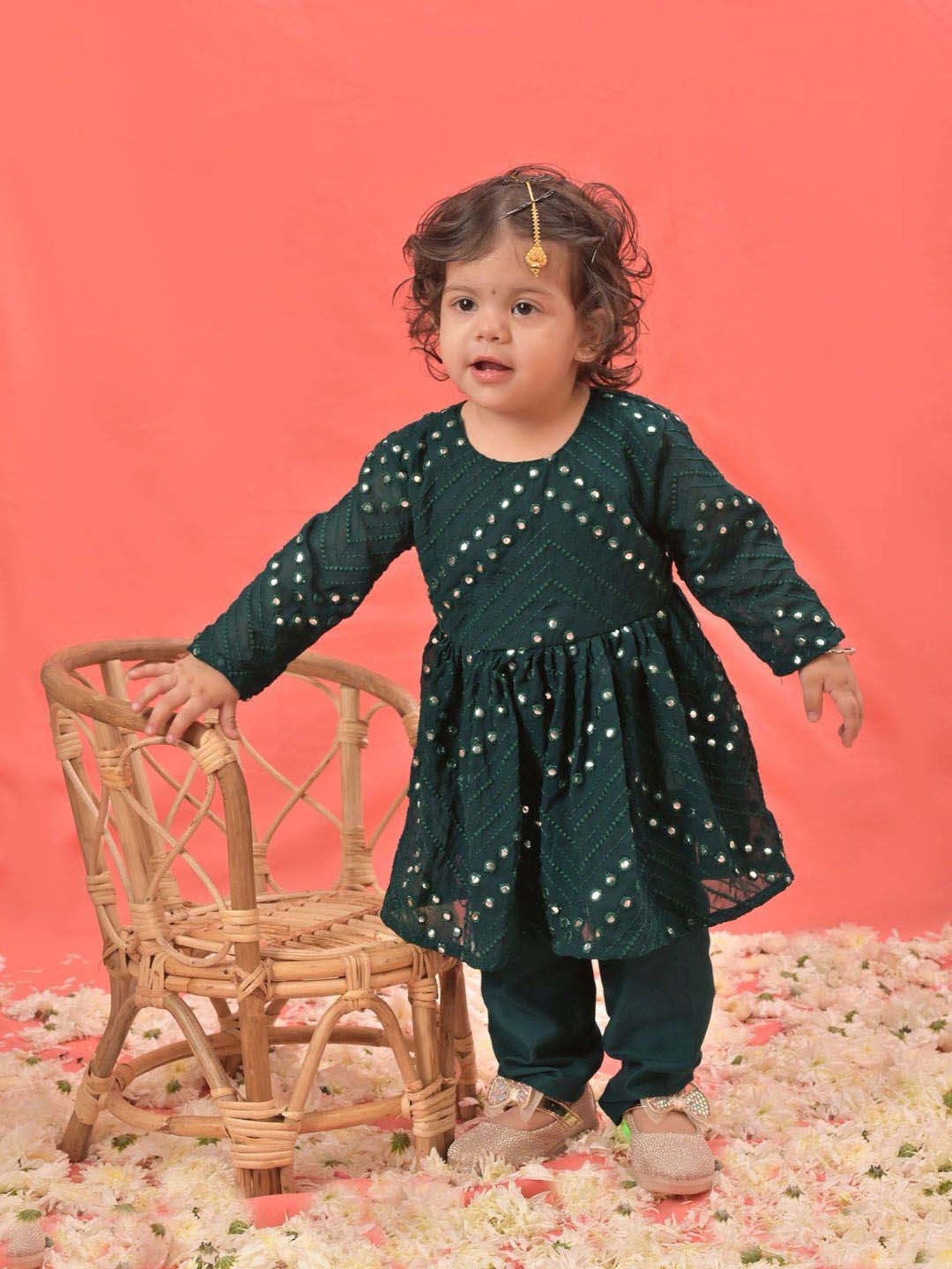 VASTRAMAY Girls Green Embroidery Clothing Sets