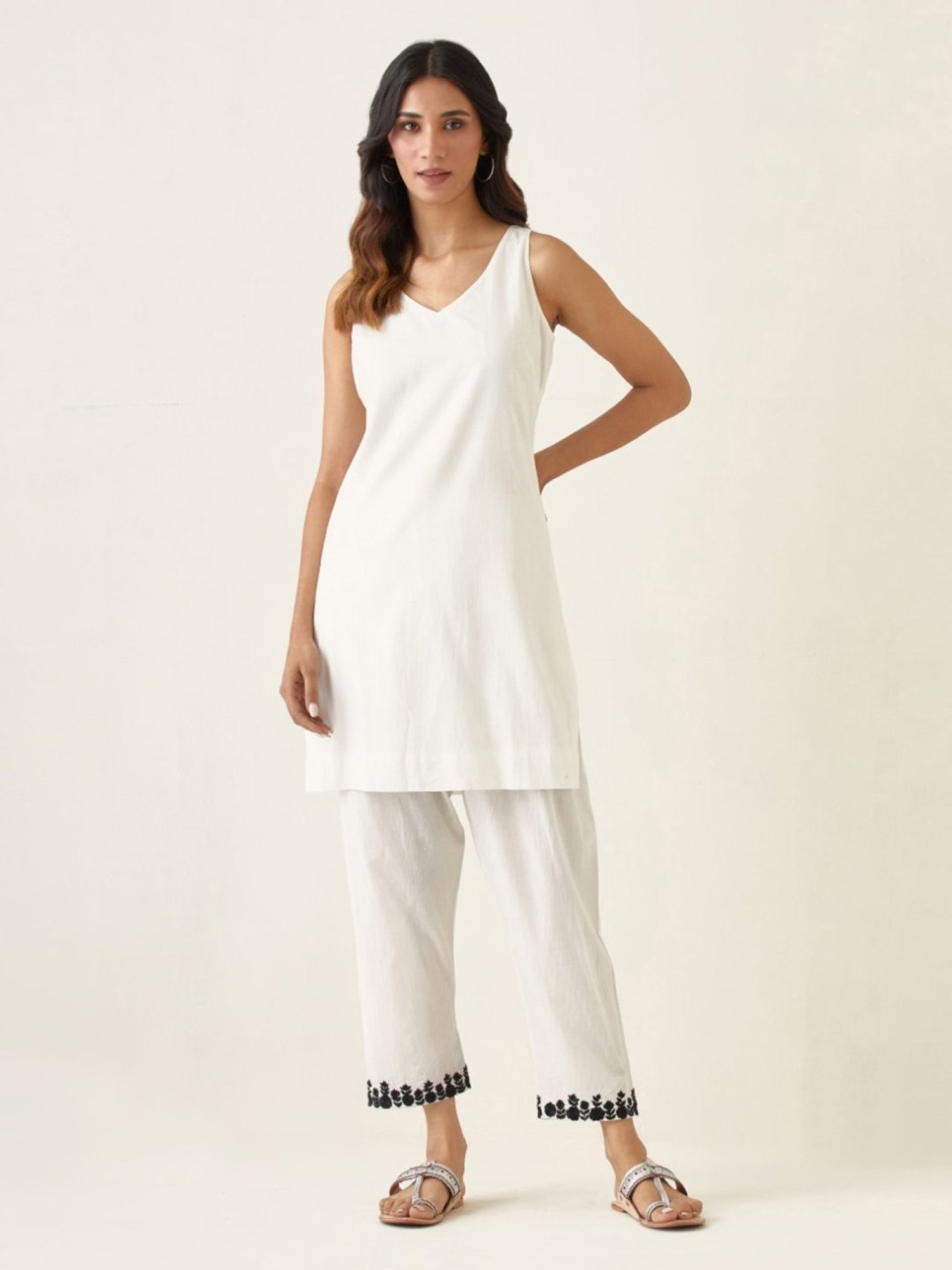 Vinusto Black & White Summer Nostalgia Kurta with Pant and Scarf