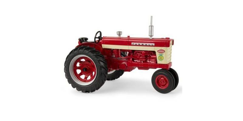TOMY - 1:16 Farmall 560 Tractor with FFA Logo