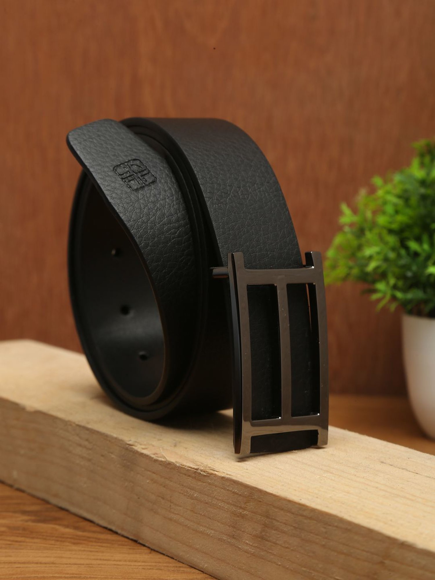 Carlton London Black Leather Textured Casual Belt for Men