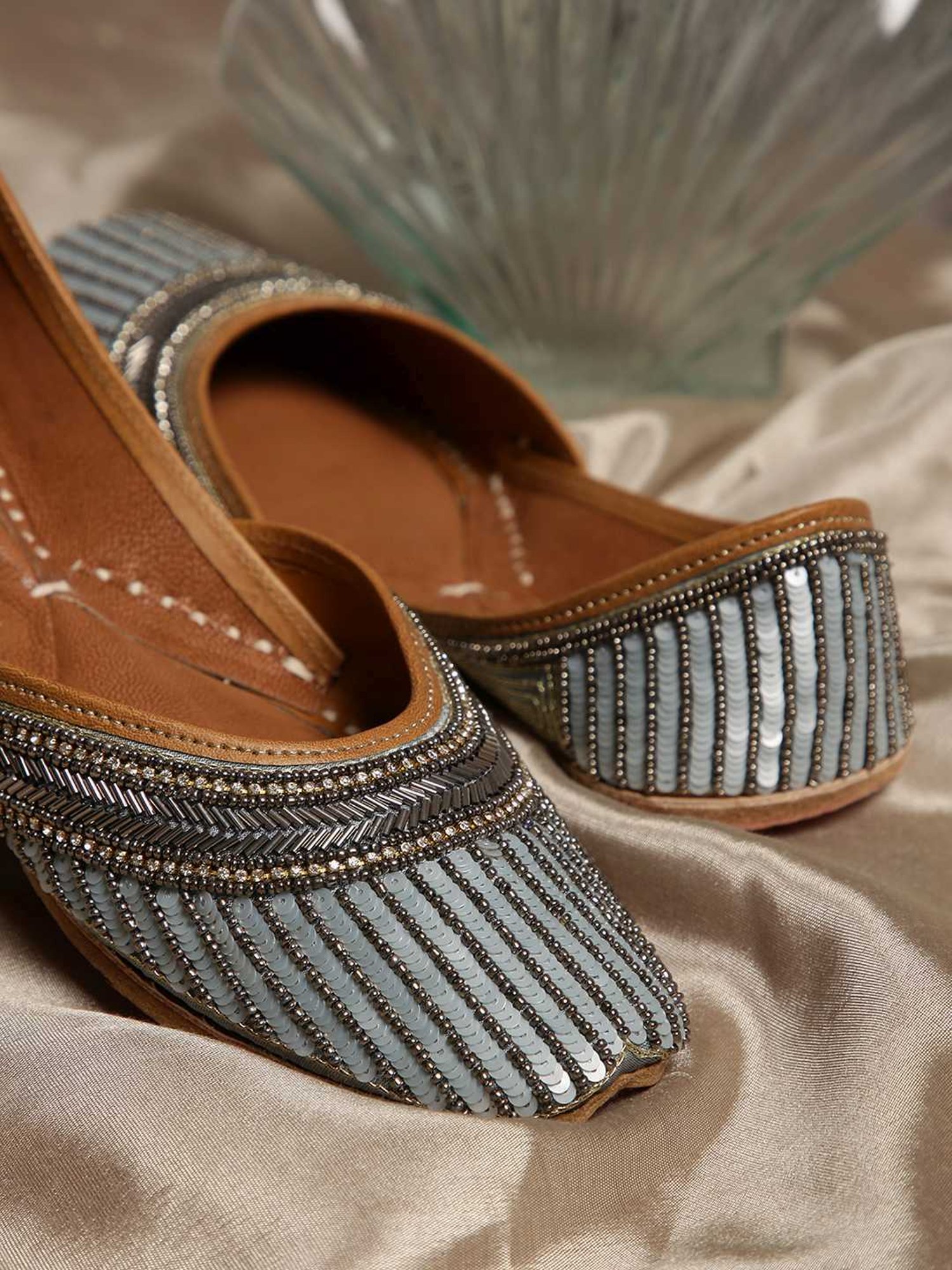 Glam Story Women's Blue Ethnic Juttis