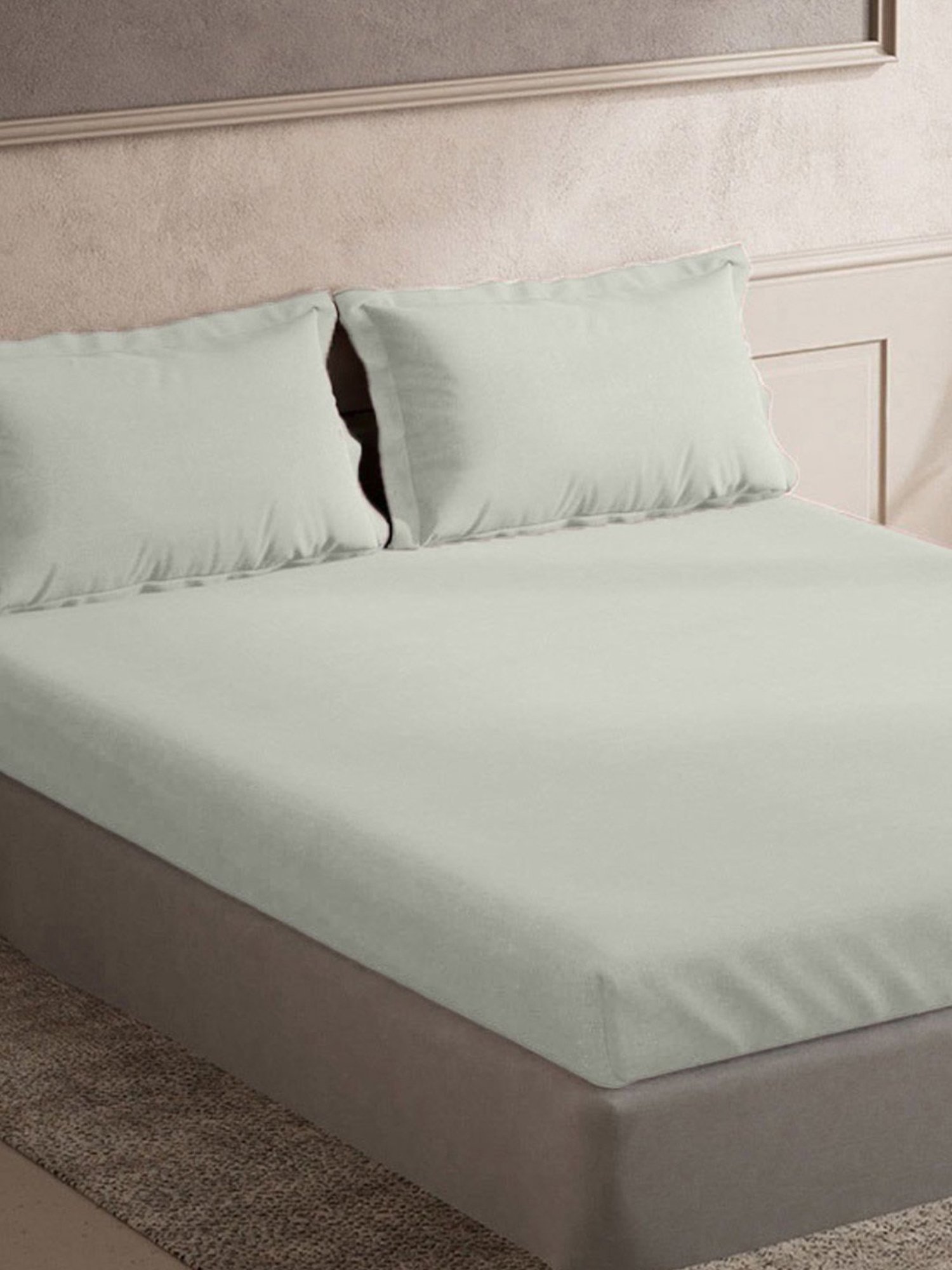 TARA Sparkling Homes White 300 TC Cotton King Bedsheet With 2 Pillow Covers