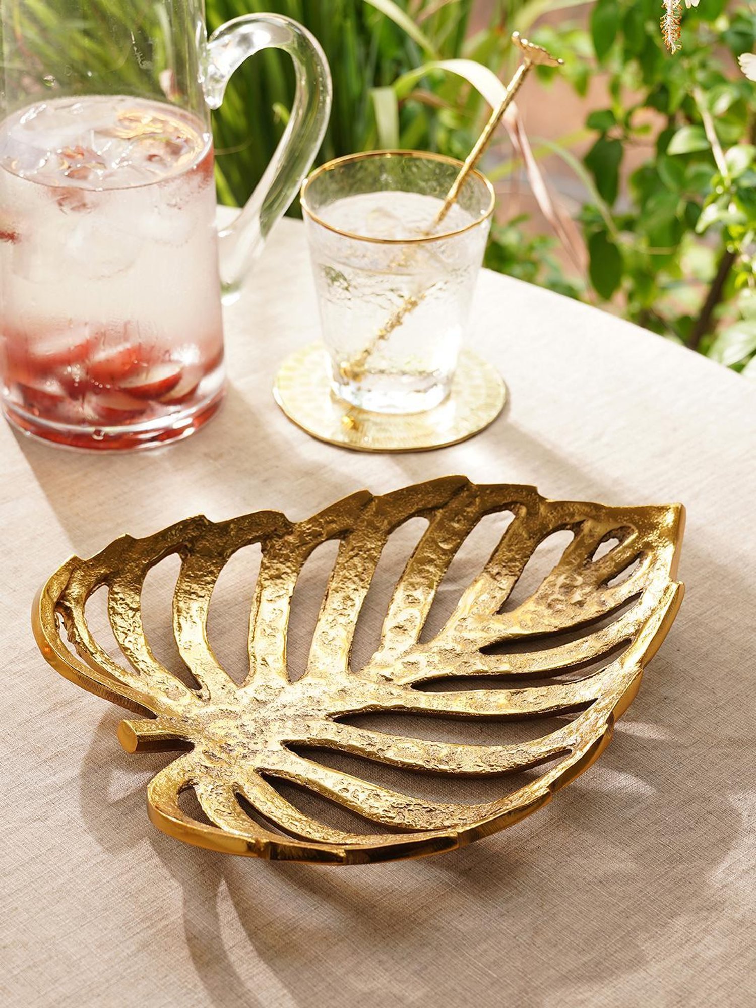Pure Home and Living Gold Aluminium Textured Decorative Platters