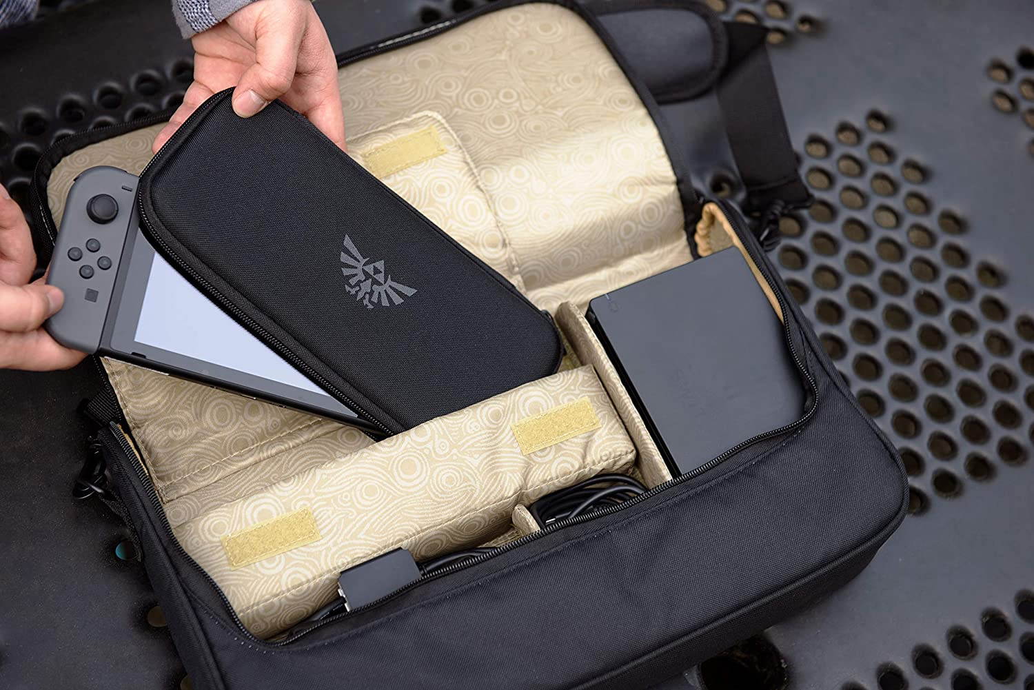 PowerA Everywhere Messenger Bag for Nintendo Switch - Super Mario Bros. - Nintendo Switch