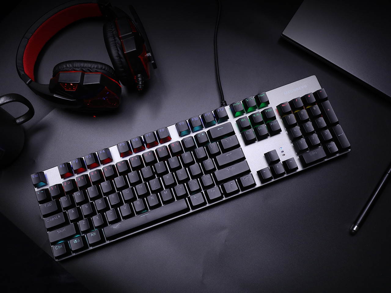 MAIBENBEN MECHREVO S1 Mechanical Gaming Keyboard 104 Keys Blue/Red/Black Switch Metal Panel Colorful Backlights Wired USB For PC Desktop Computer Laptop Notebook White/Grey Keycaps