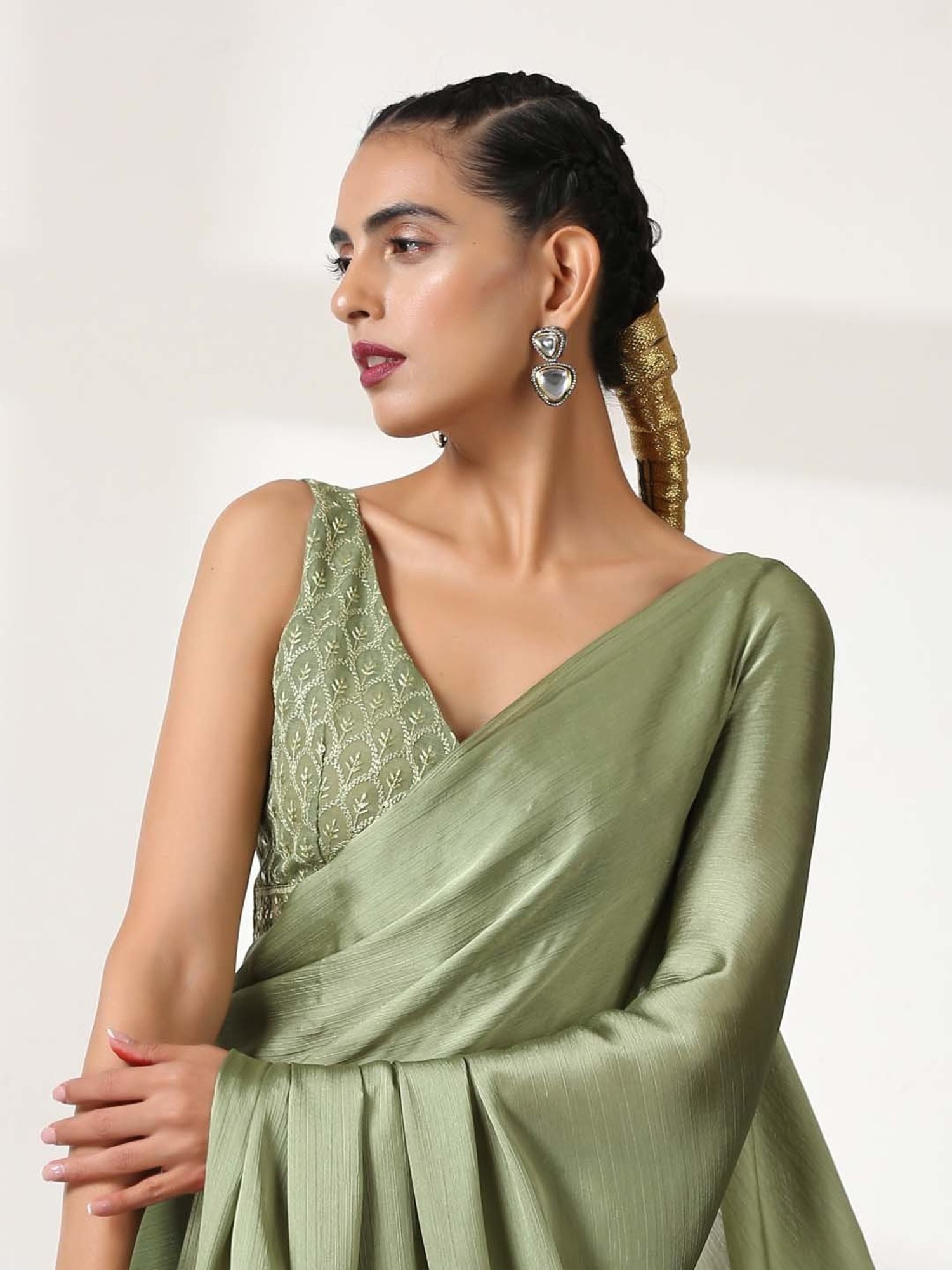 Swtantra Green Chiffon Saree With Embroidered Unstitched Blouse
