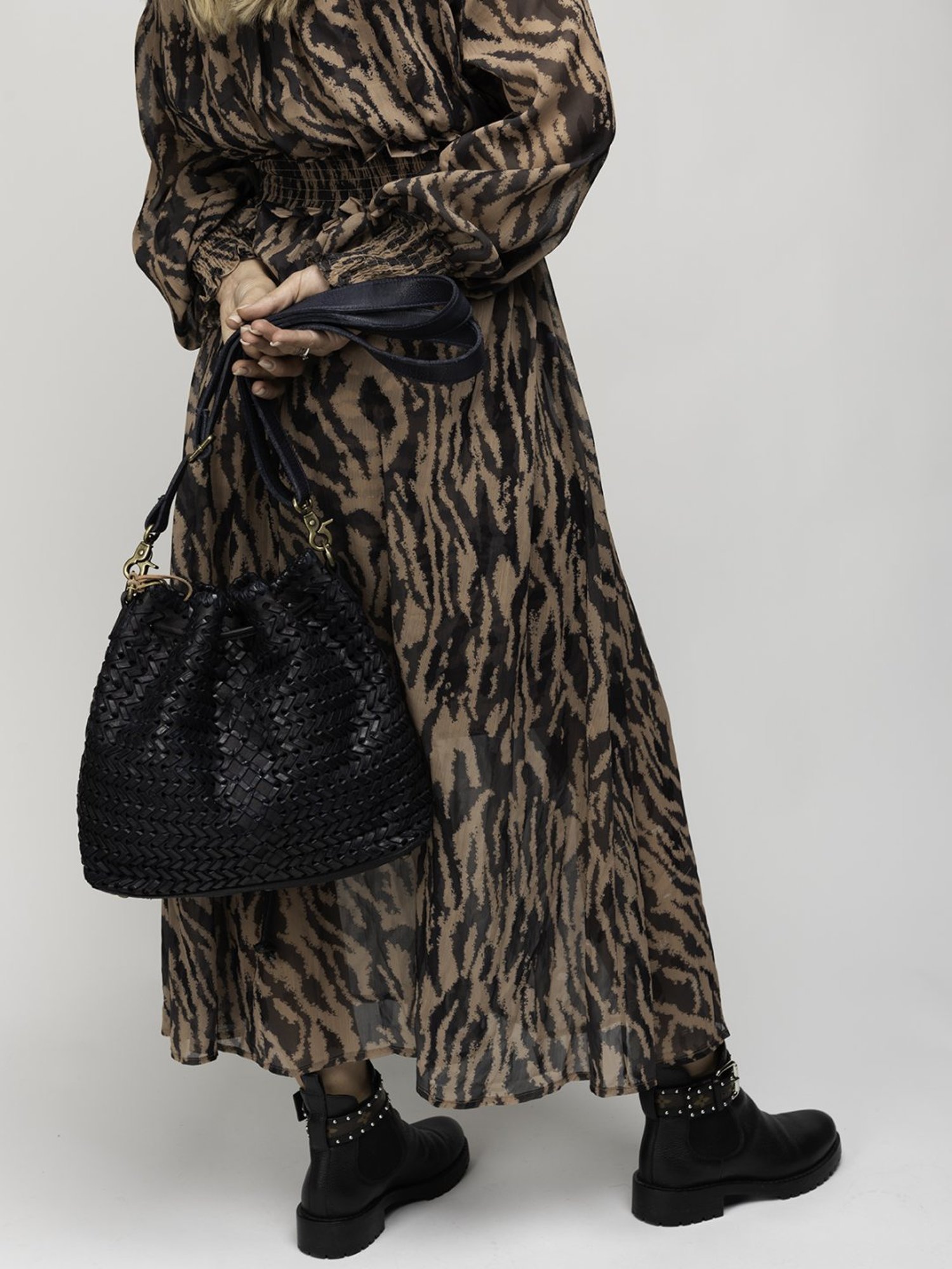 Art N Vintage Joelle Black Leather Textured Small Sling Handbag