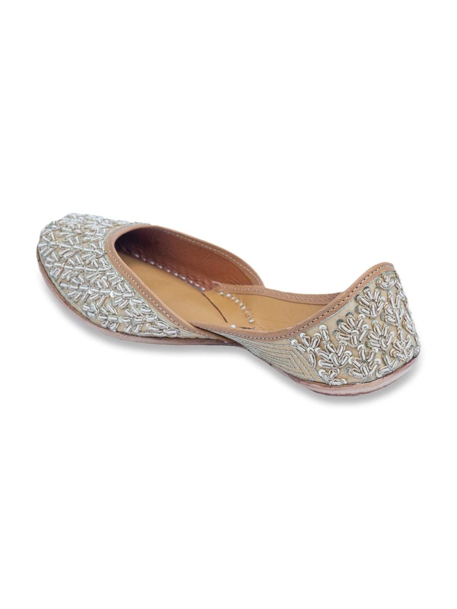 NR by Nidhi Rathi Women's Gold Ethnic Juttis