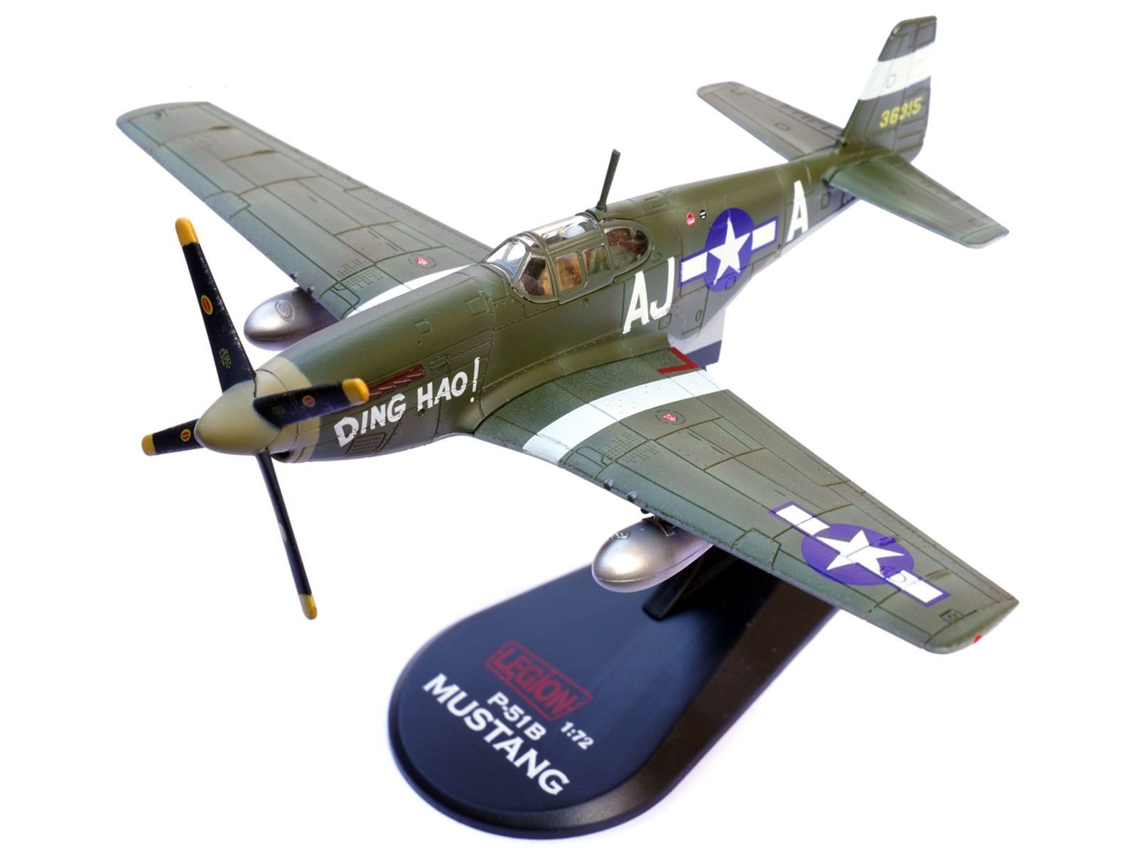 North American P-51D Mustang Fighter Aircraft "Lt. Col. McComas 118th Tactical Reconnaissance Squadron 23rd Fighter Group China" (1945) United States Army Air Force "Air Power Series" 1/48 Diecast Model by Hobby Master