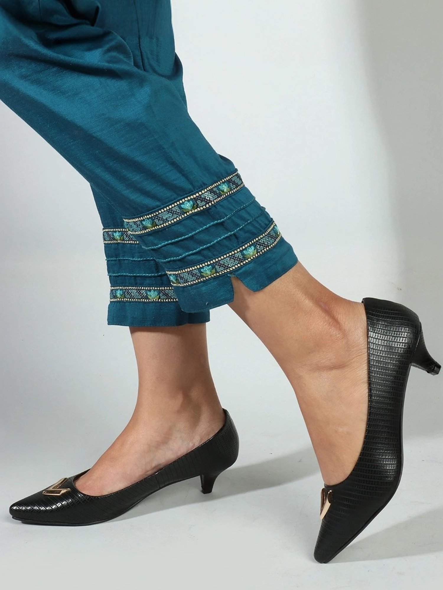 Carlton London Women's Black Casual Pumps