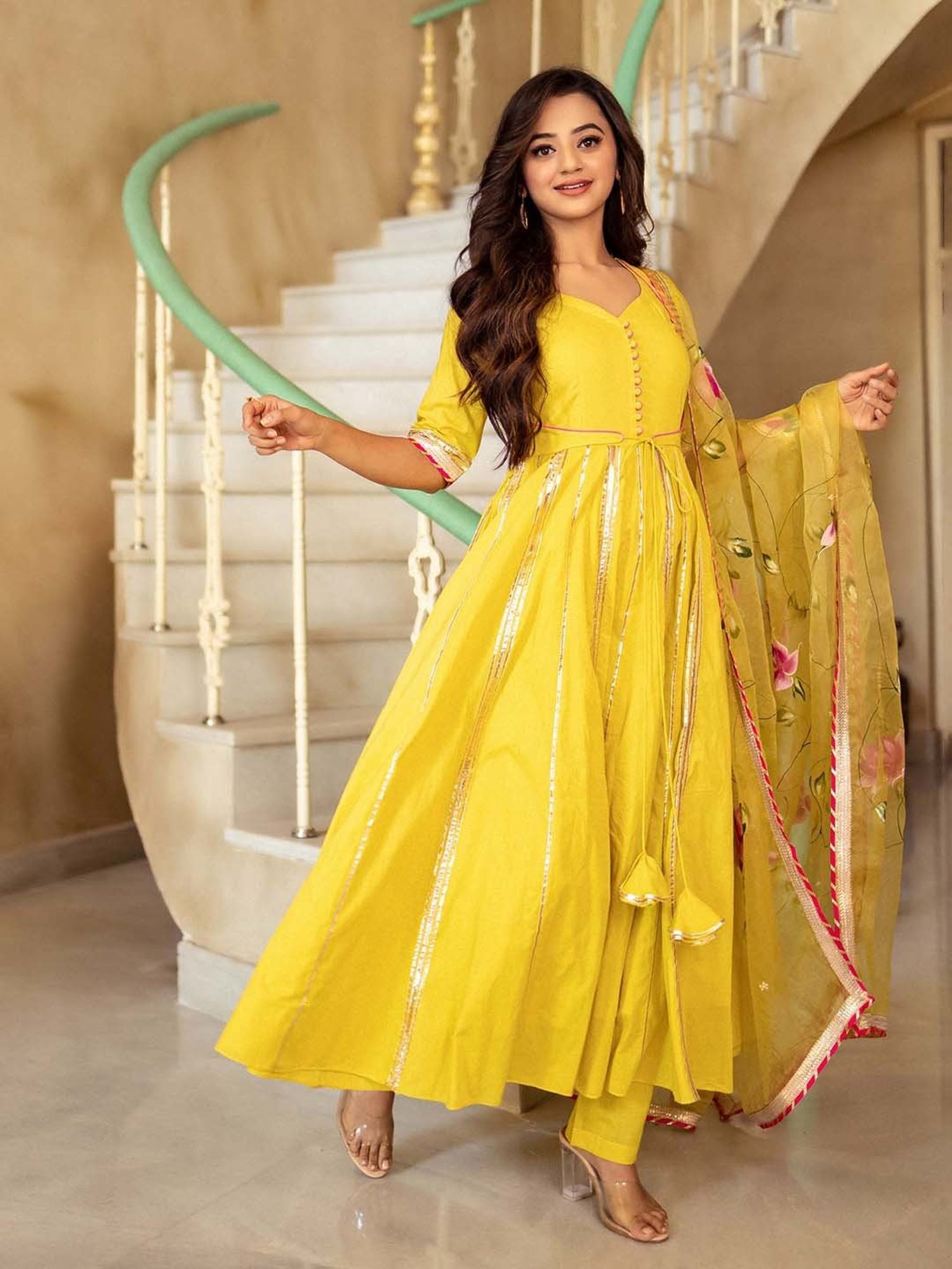 AACHHO Yellow Dhanyasri Hand Painted Suit Set