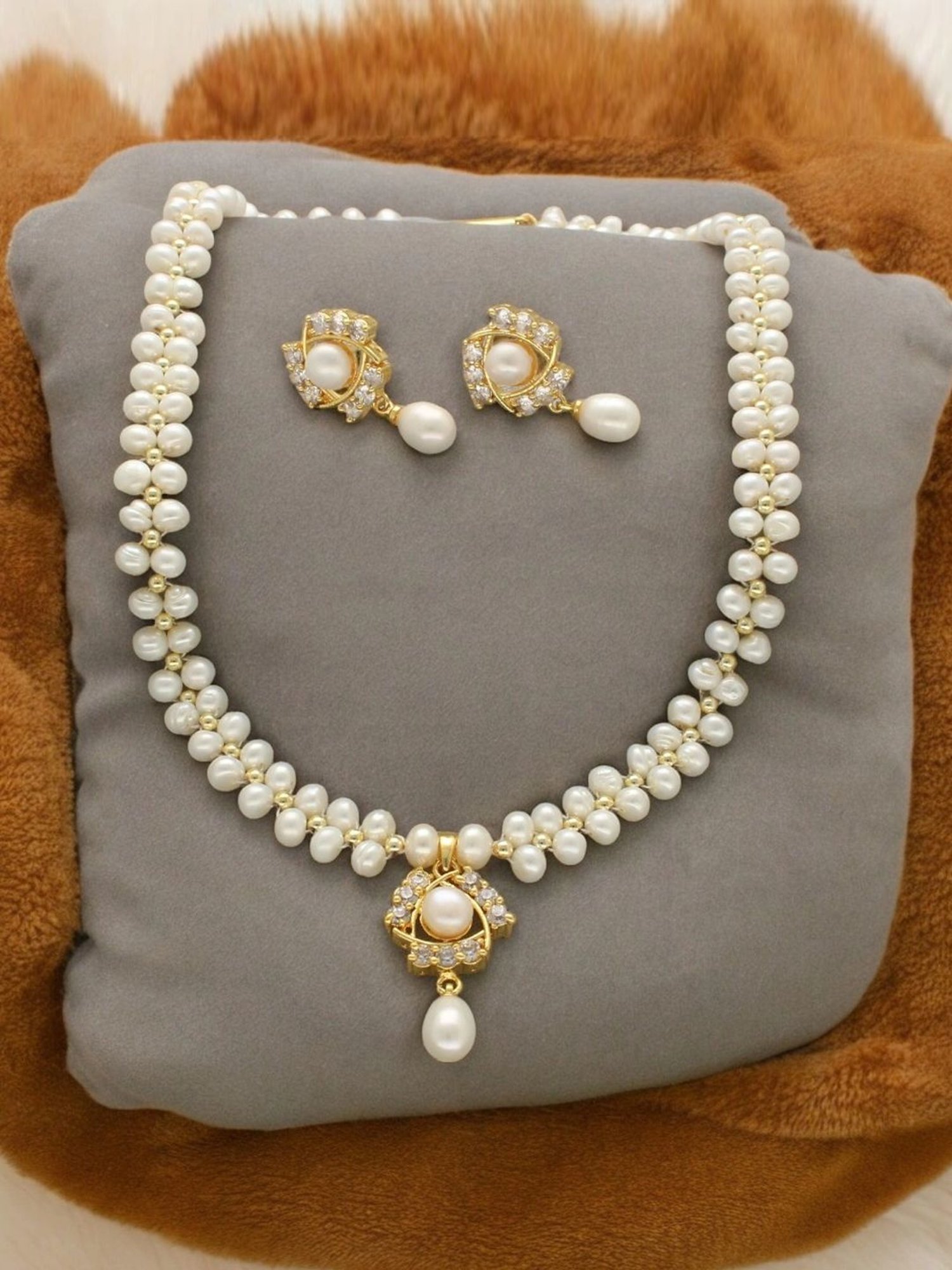 Sri Jagdamba Pearls White Alloy Classic Necklace & Earring Set
