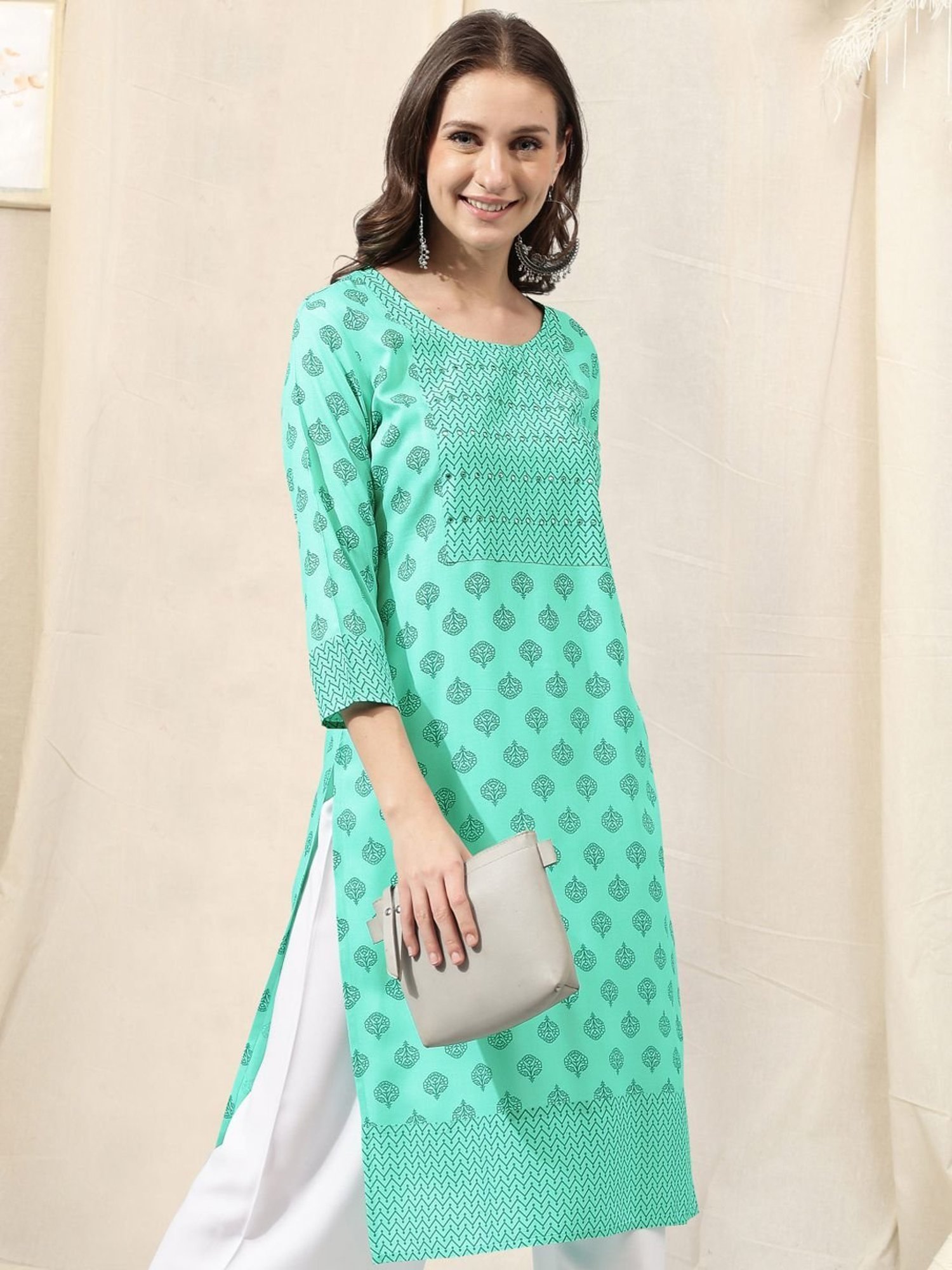 MIRCHI FASHION Green Embroidered Straight Kurta