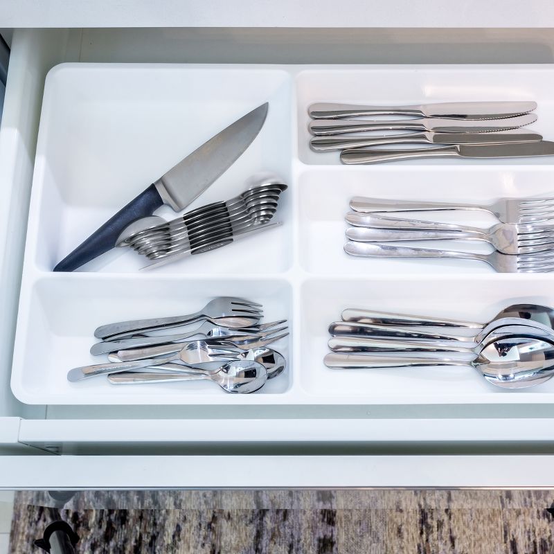 Zulay Kitchen Stainless Steel Magnetic Measuring Spoons, 8 Piece Set With Leveler, Easy to Attach and Detach, Double-Sided Design Fits Spice Jars