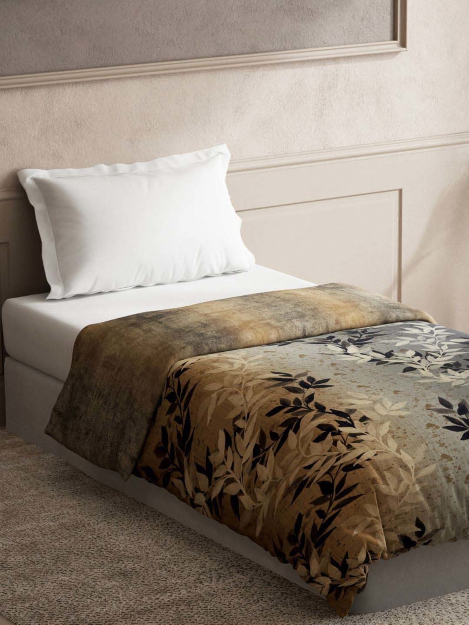 Welspun Bliss Light Silver & Blue Microfibre 120 GSM Shell Double Bed Quilt