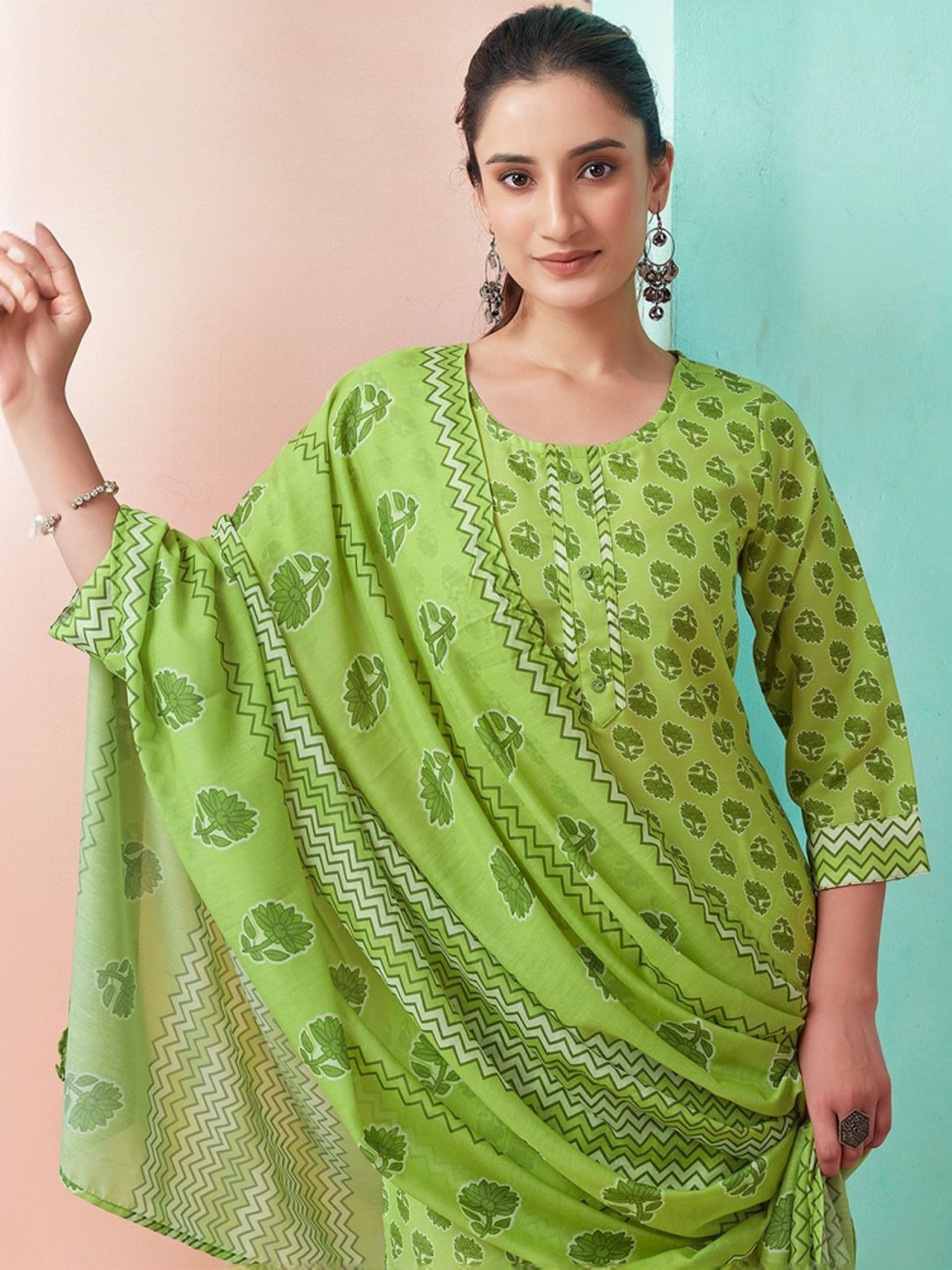 Skylee Green Floral Print Kurta Pant Set With Dupatta